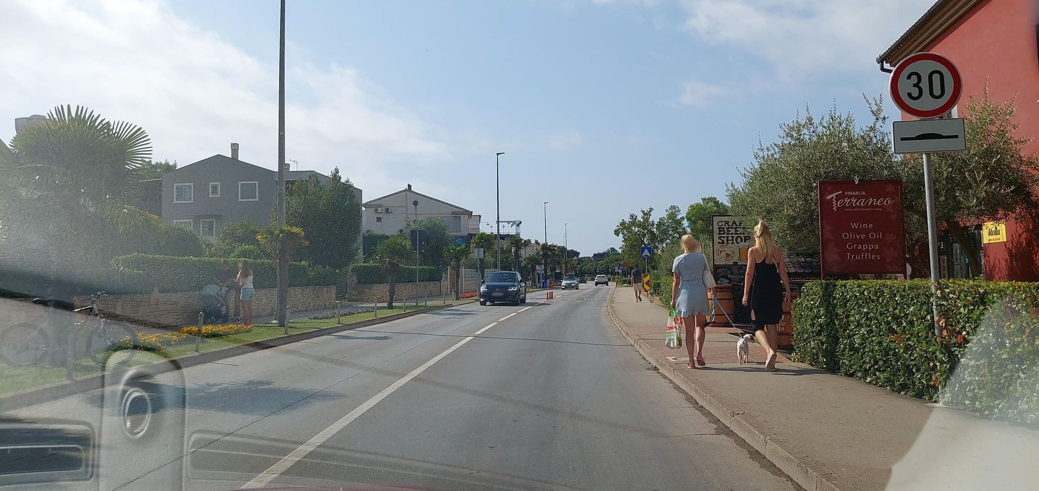 Street view near Apartments Oliveto, Medulin — © gzin (CC BY-SA · Mapillary)