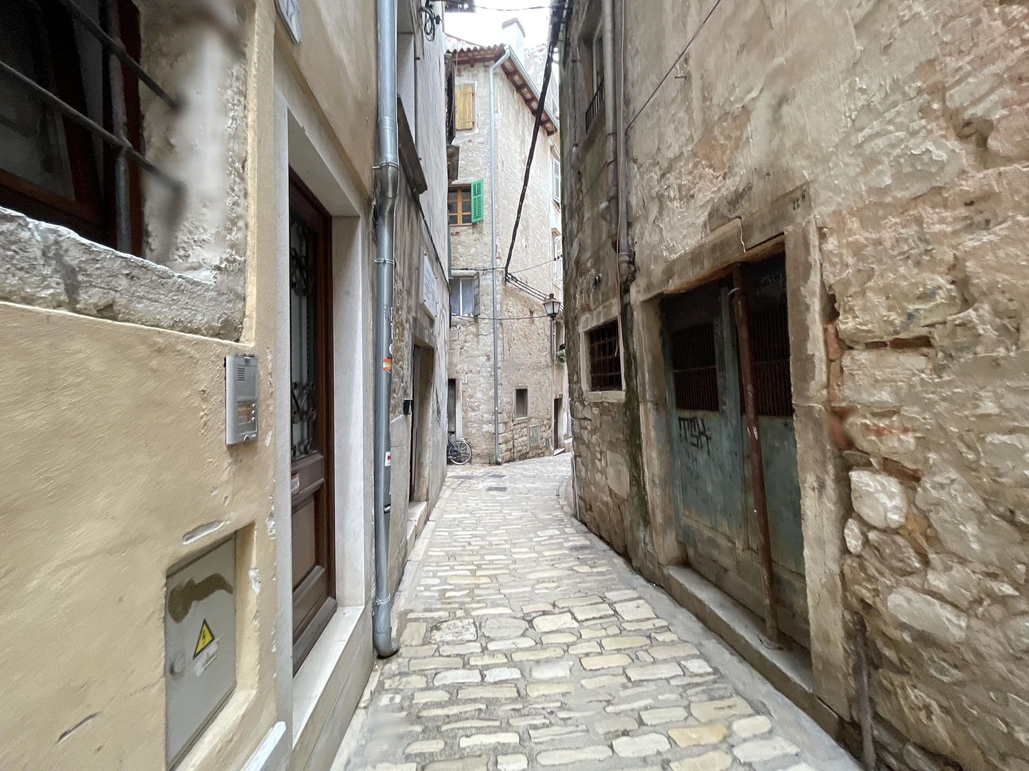 Street view near Studio Apartments Miranda, Rovinj — © filipb (CC BY-SA · Mapillary)