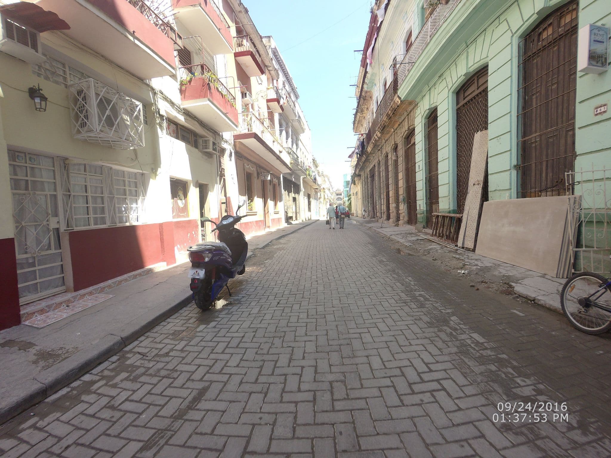 Street view near Casa Martha, La Habana Vieja