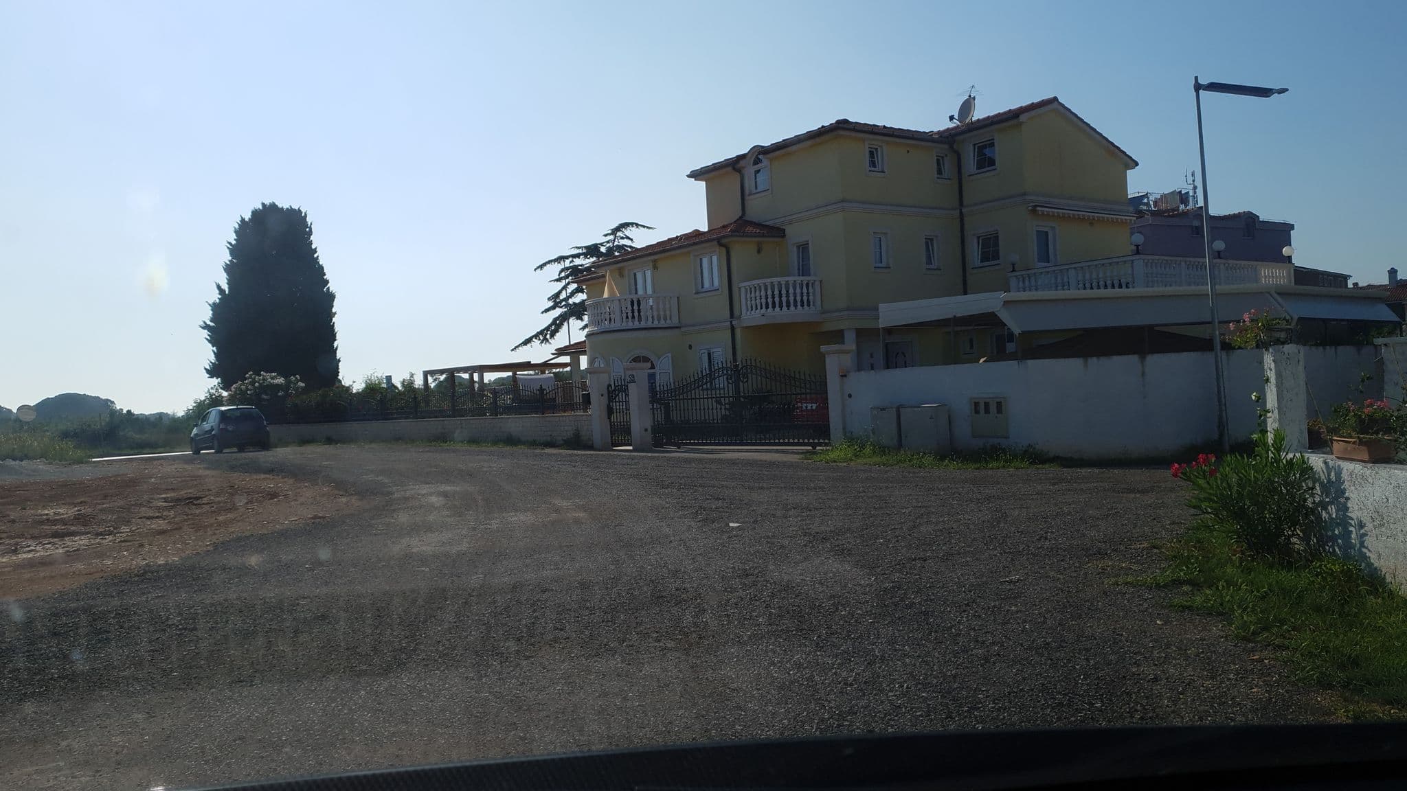 Street view near Apartments Nataša, Valbandon — © b166er (CC BY-SA · Mapillary)