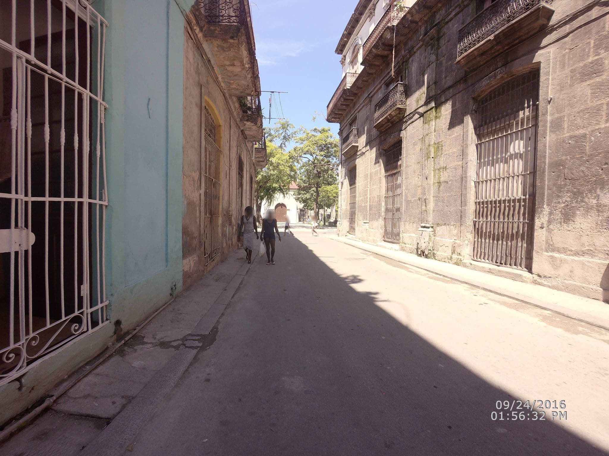 Street view near Casa Elithabeth, La Habana Vieja