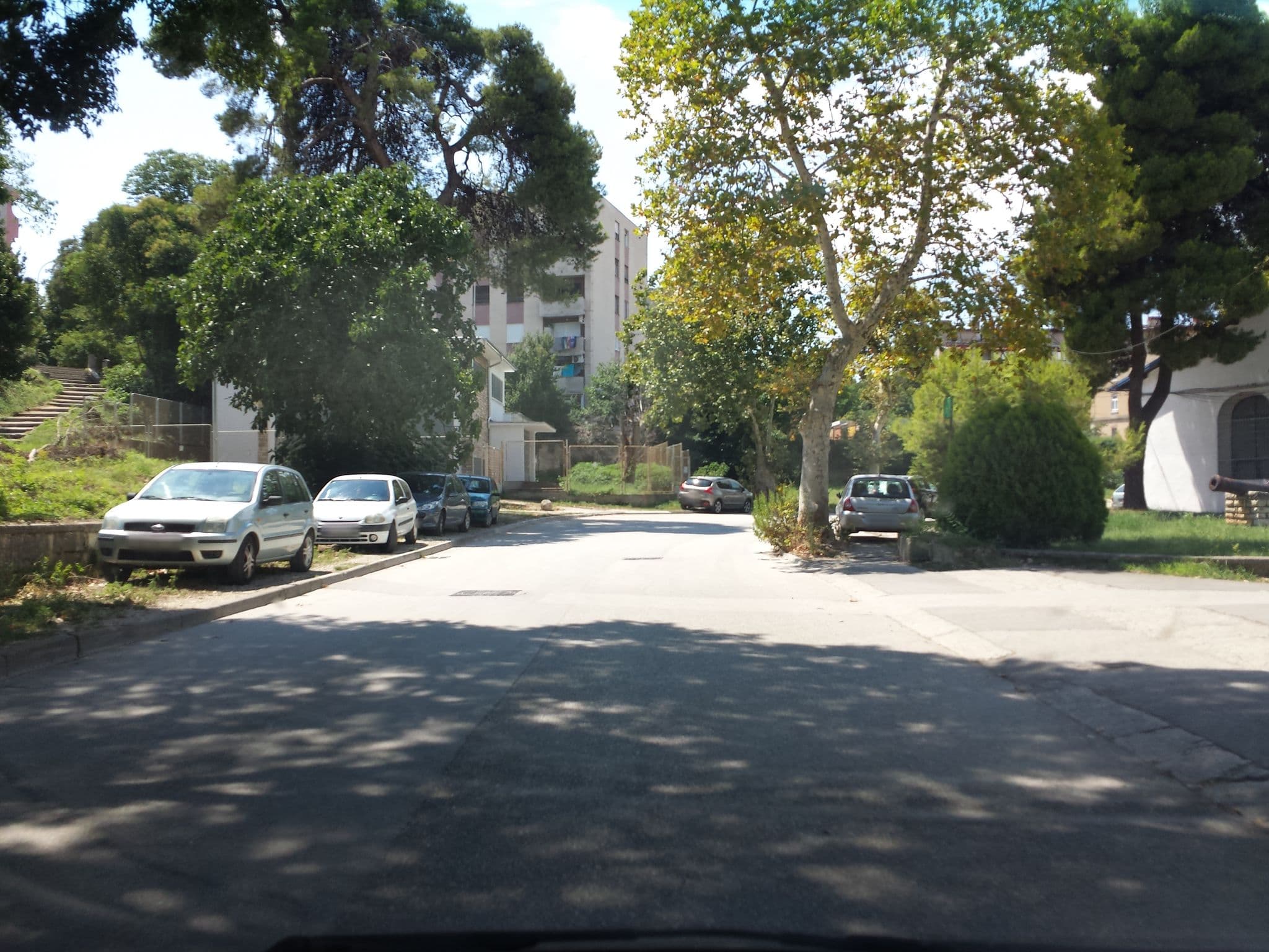 Street view near Guest House Drague in Center, Pula — © brocaloid15 (CC BY-SA · Mapillary)