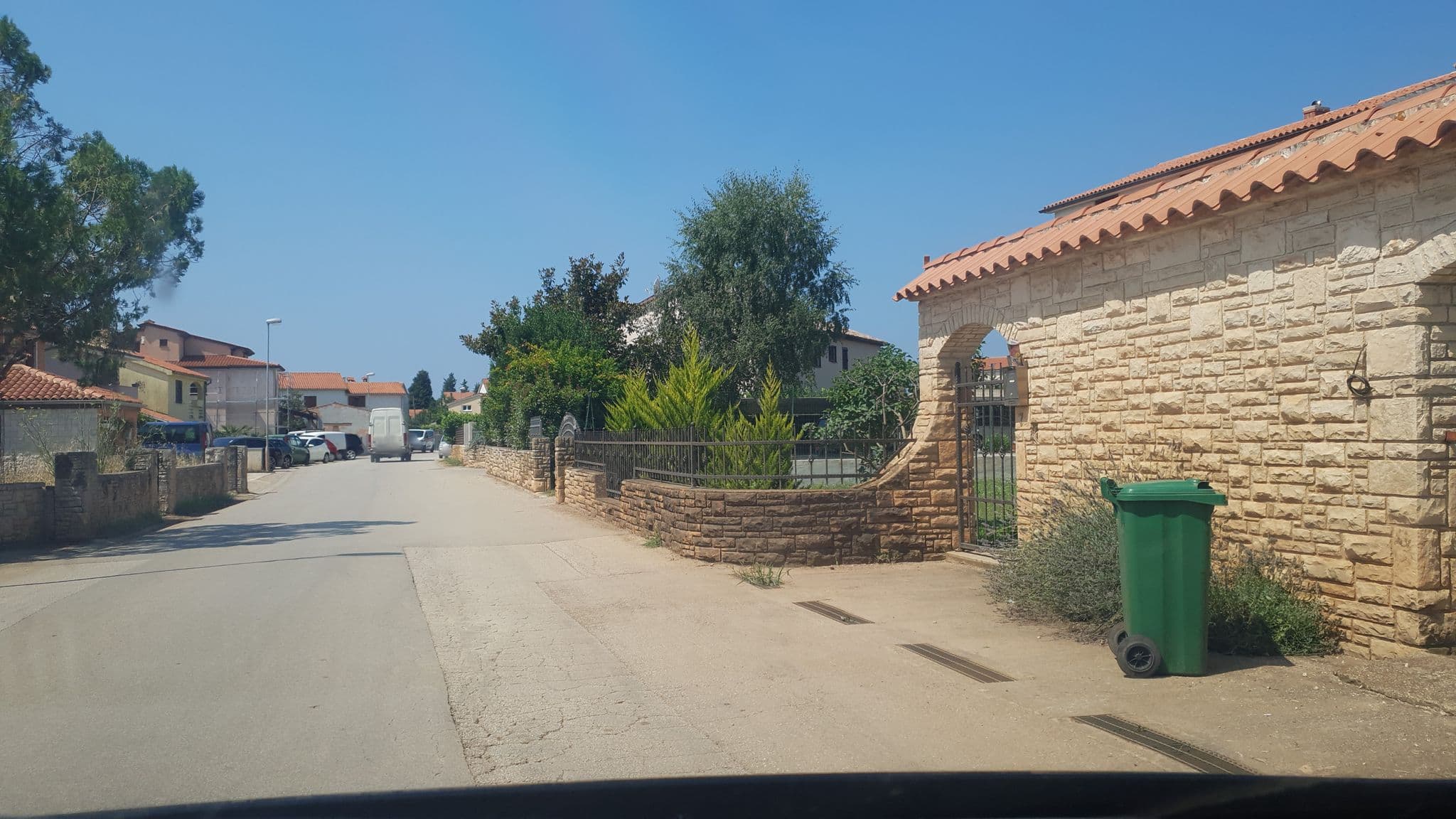 Street view near Perković Hacienda, Valbandon — © b166er (CC BY-SA · Mapillary)