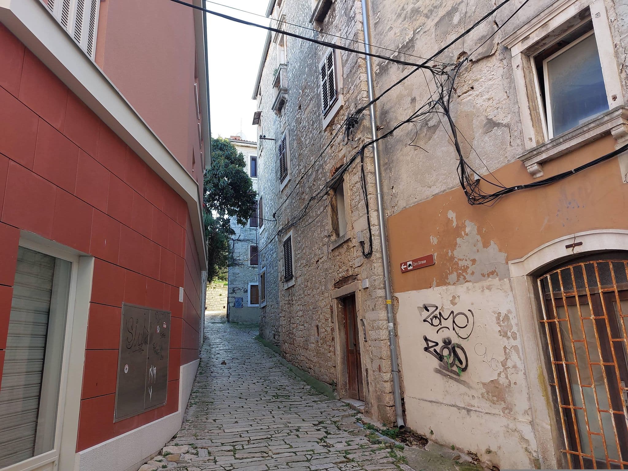 Street view near Lodging Pula - Hostel Style, Pula — © vcosic (CC BY-SA · Mapillary)