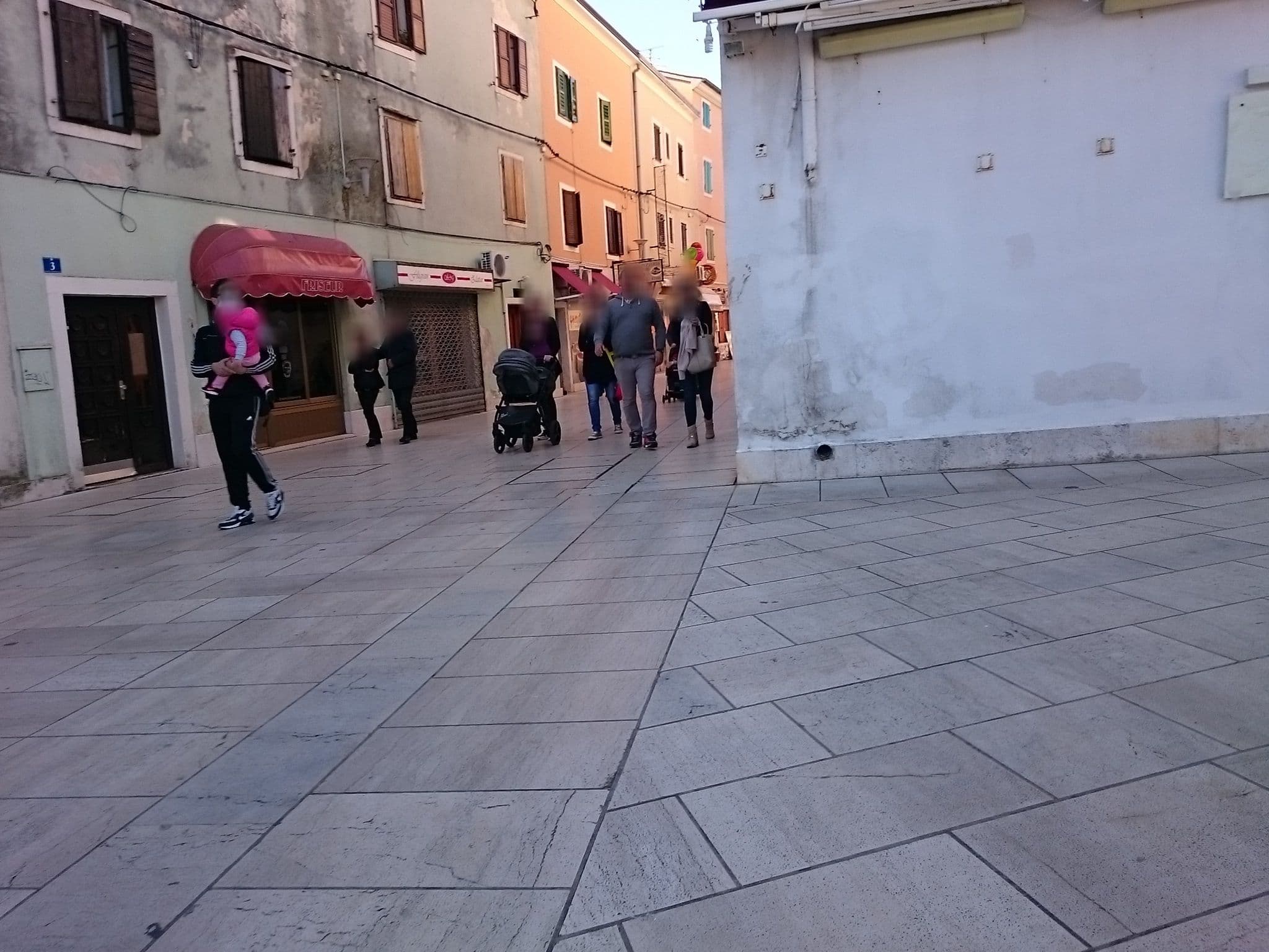 Street view near Apartments Dante, Umag — © voschix (CC BY-SA · Mapillary)