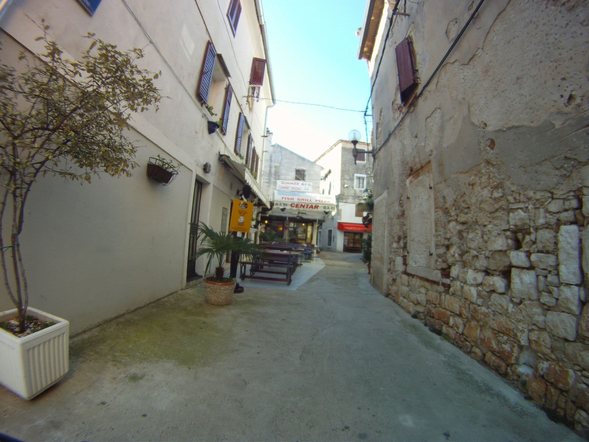 Street view near Apartments Paris, Umag — © voschix (CC BY-SA · Mapillary)