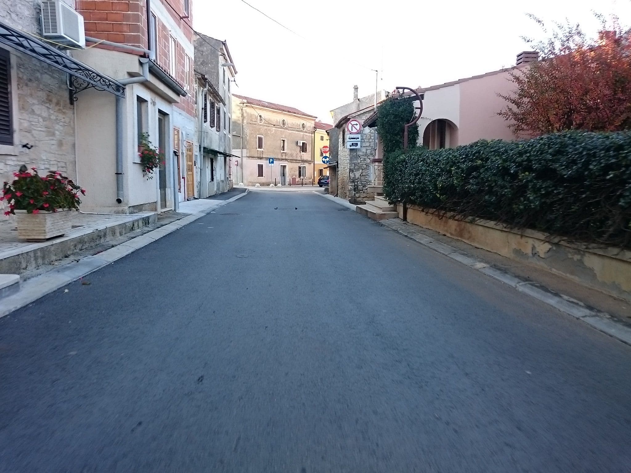 Street view near Apartments Mediteraneo, Tar — © voschix (CC BY-SA · Mapillary)