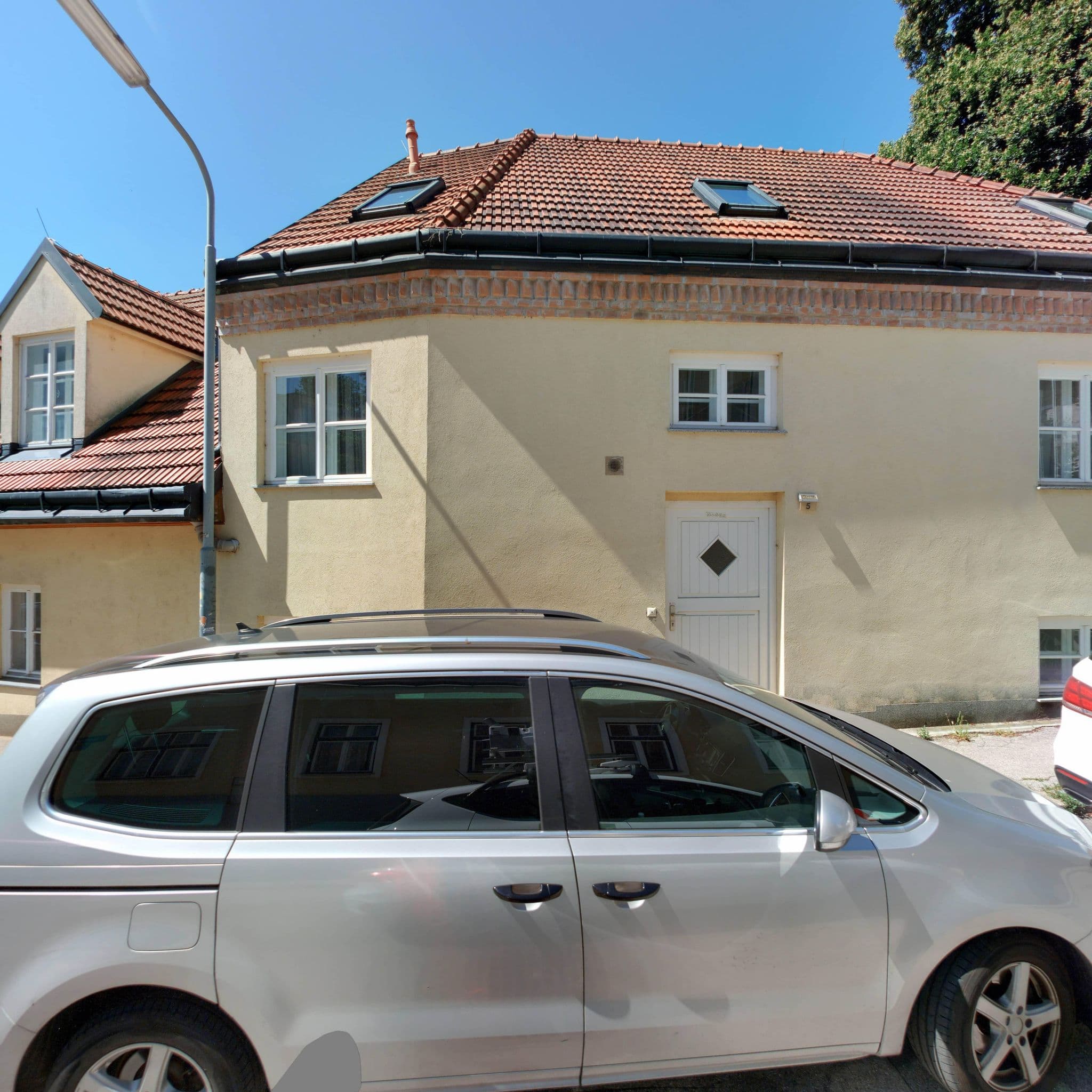 Street view near Zum Shambala, Perchtoldsdorf — © eliasgander (CC BY-SA · Mapillary)