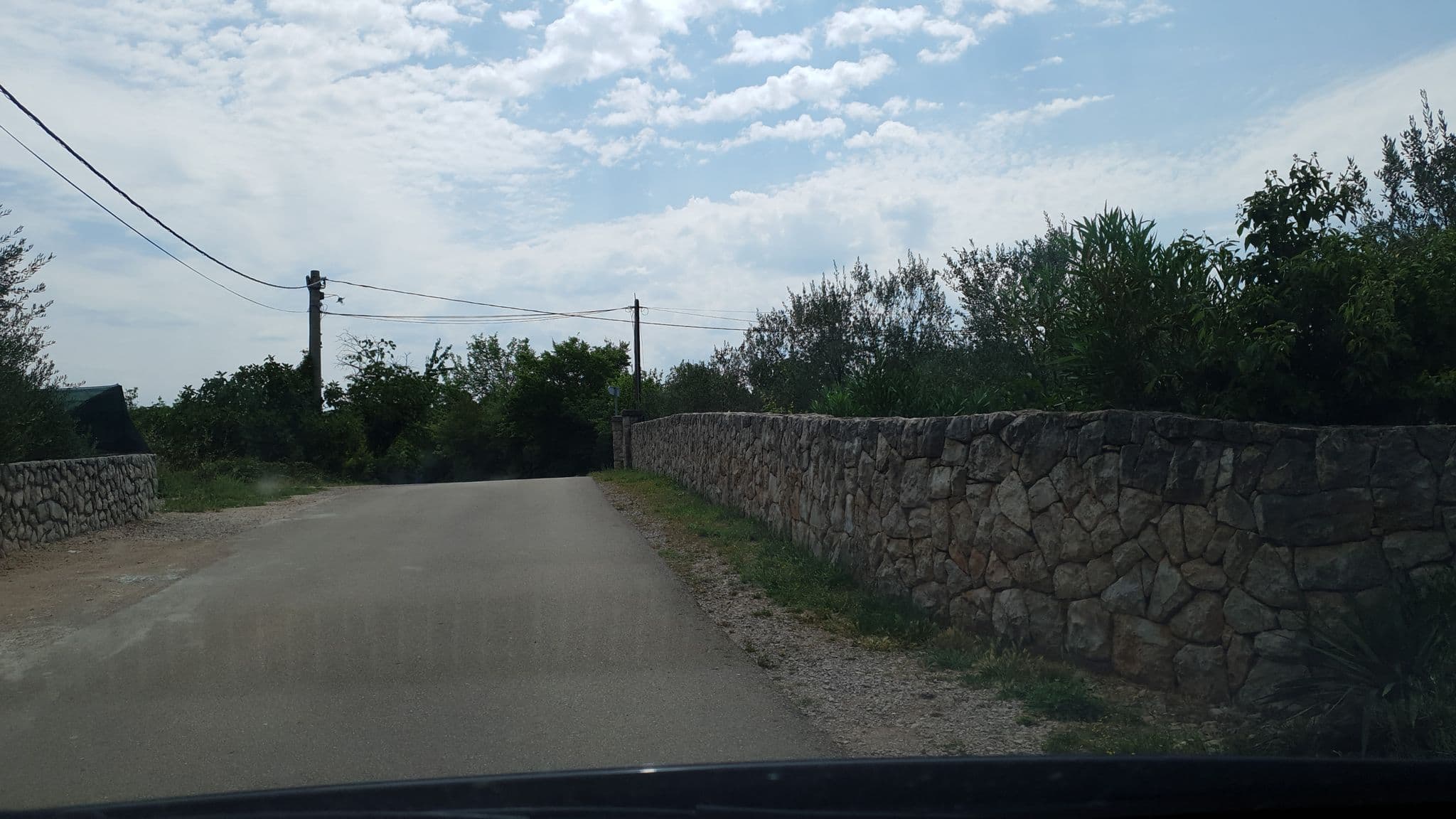 Street view near Vila Meli, Njivice — © b166er (CC BY-SA · Mapillary)