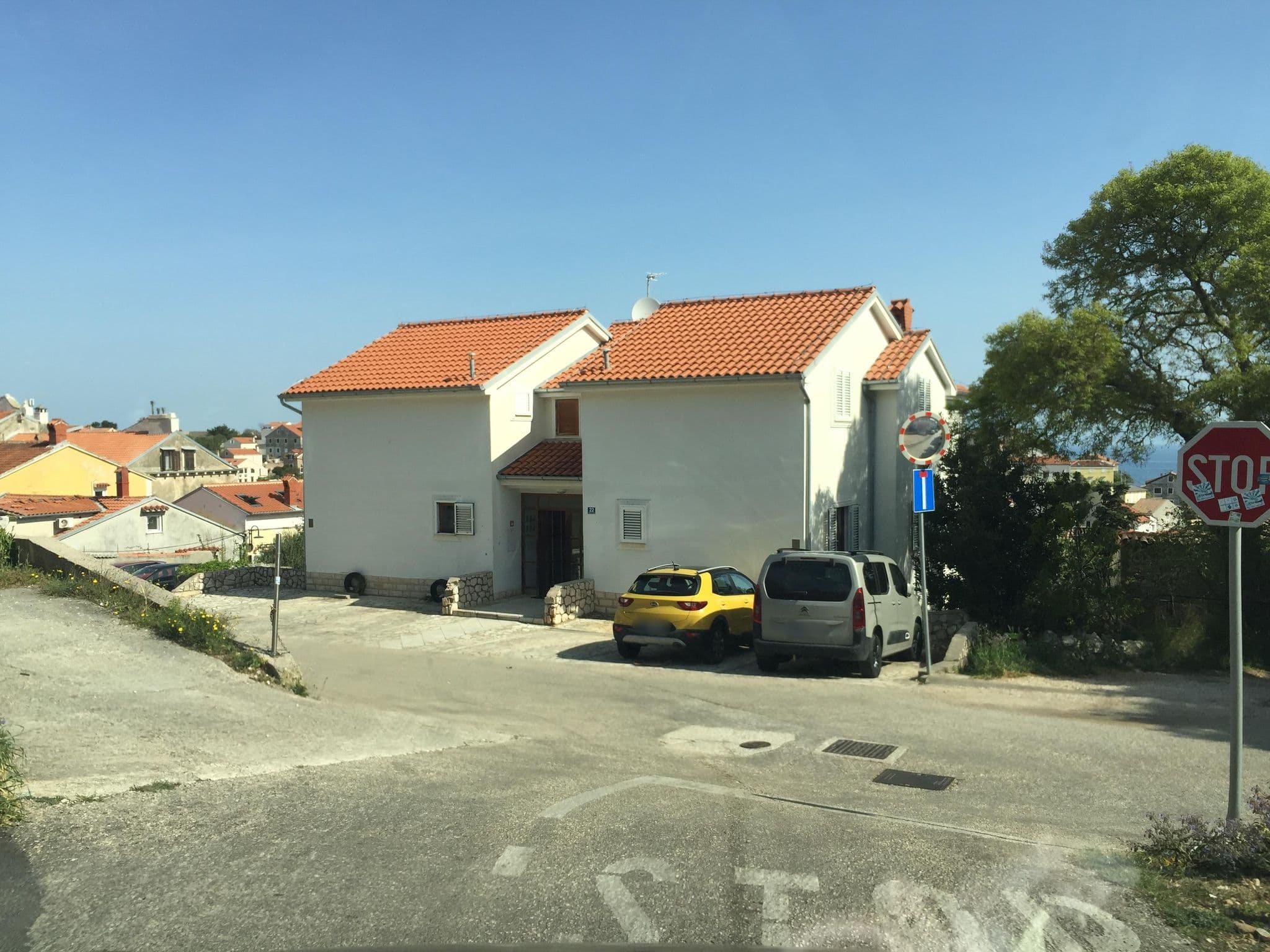 Street view near Apartments Marlen, Mali Lošinj — © igorzo (CC BY-SA · Mapillary)