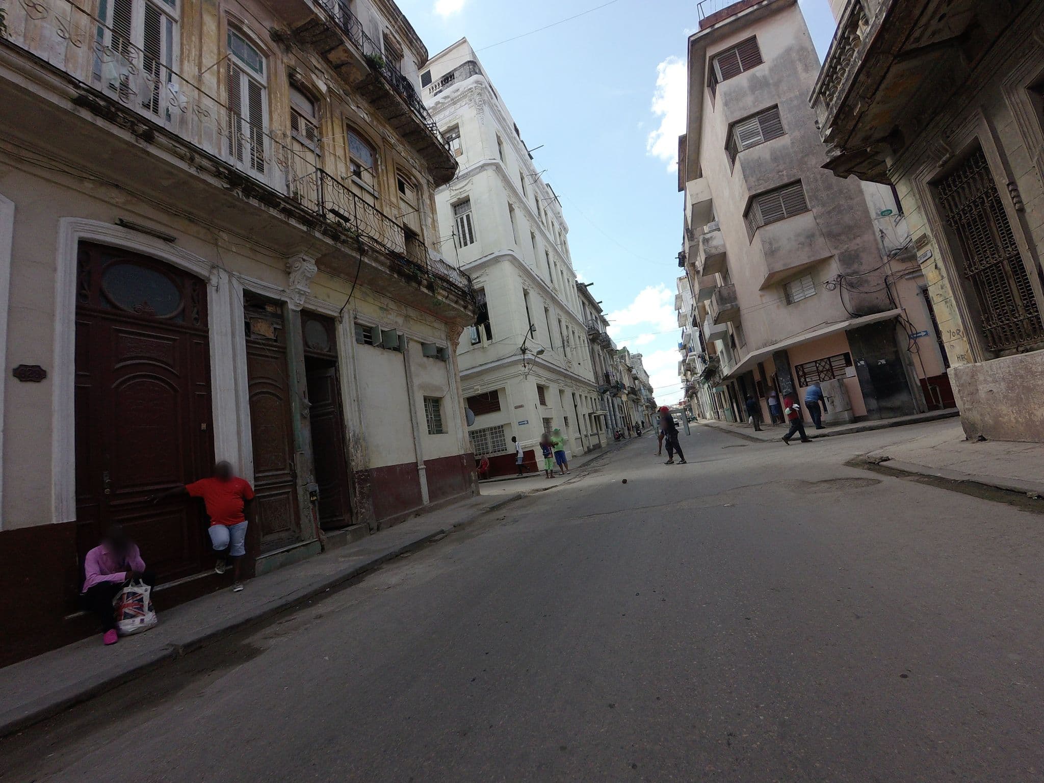 Street view near Casa Colonial Cari y Nilo, Centro Habana