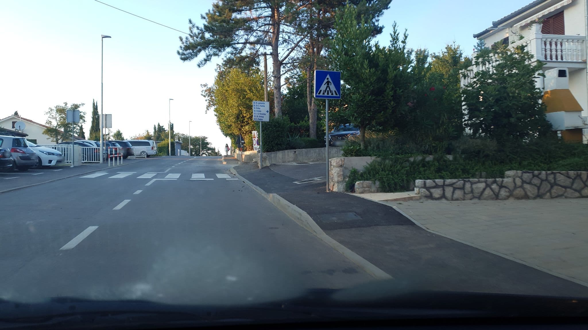 Street view near Apartman Kapulica, Njivice — © b166er (CC BY-SA · Mapillary)