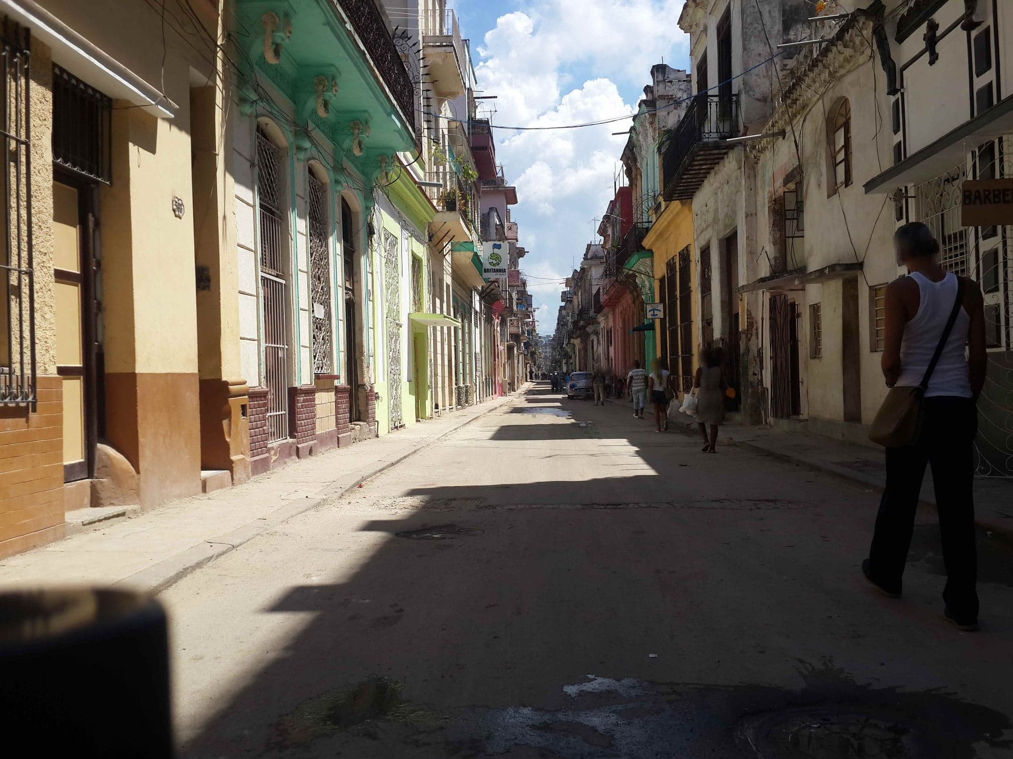 Street view near Paradise Hostel Backpacker, Centro Habana