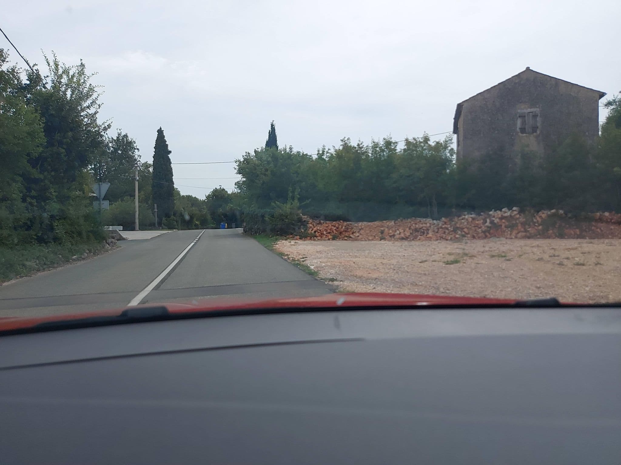 Street view near Ferienhaus Krk-Gostinjac, Njivice — © mik007 (CC BY-SA · Mapillary)