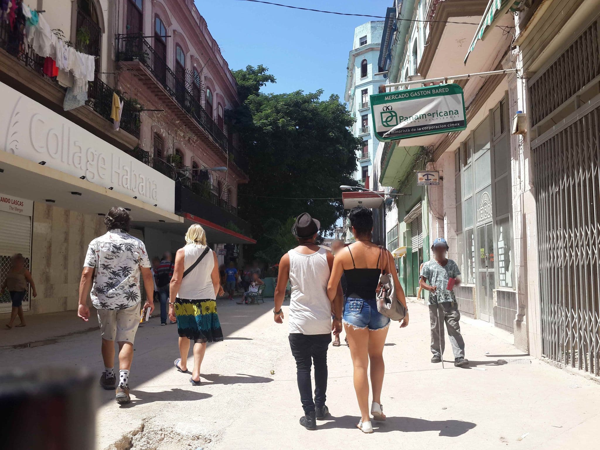 Street view near Casa Aleido, Centro Habana