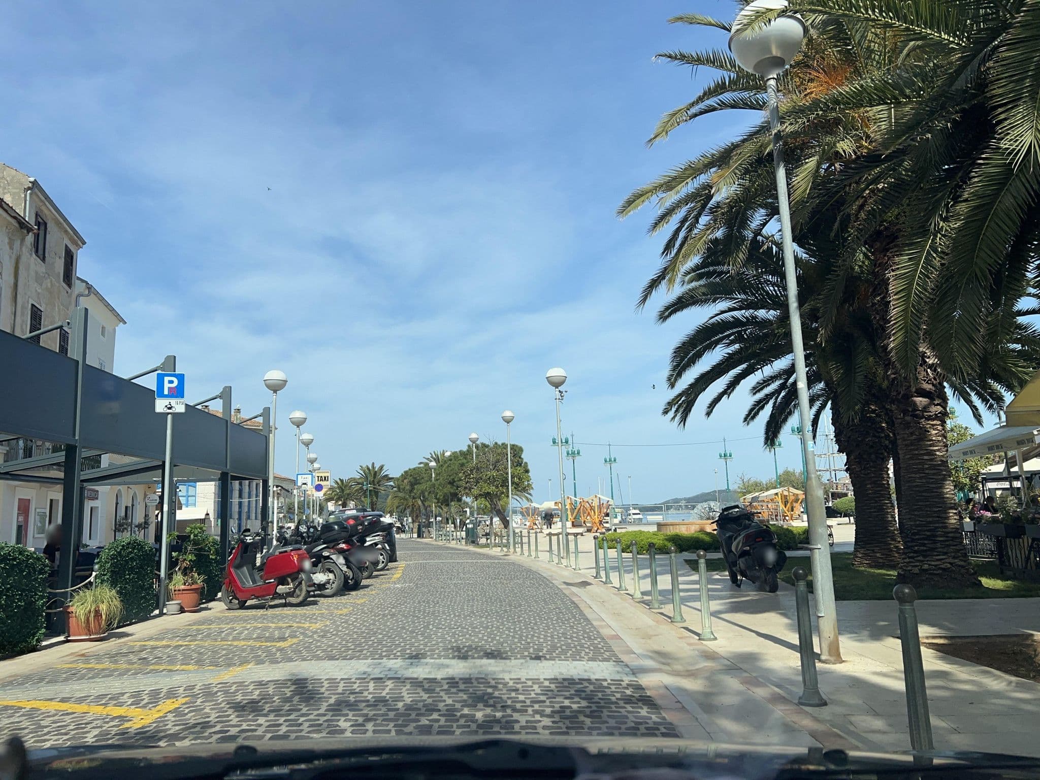 Street view near Apartment Pavešić 1, Mali Lošinj — © igorzo (CC BY-SA · Mapillary)