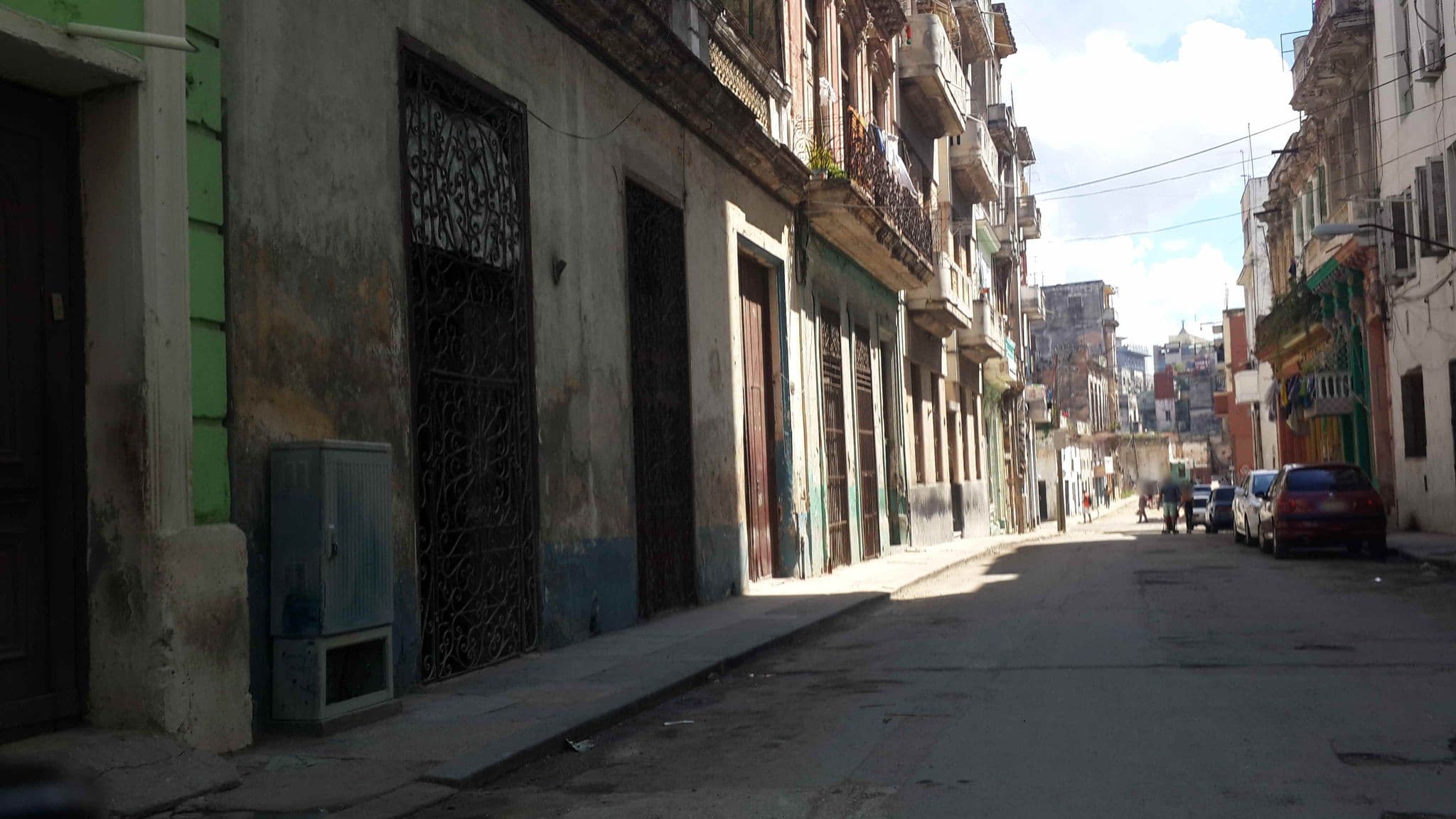 Street view near Casa Mary y Miguel, Centro Habana
