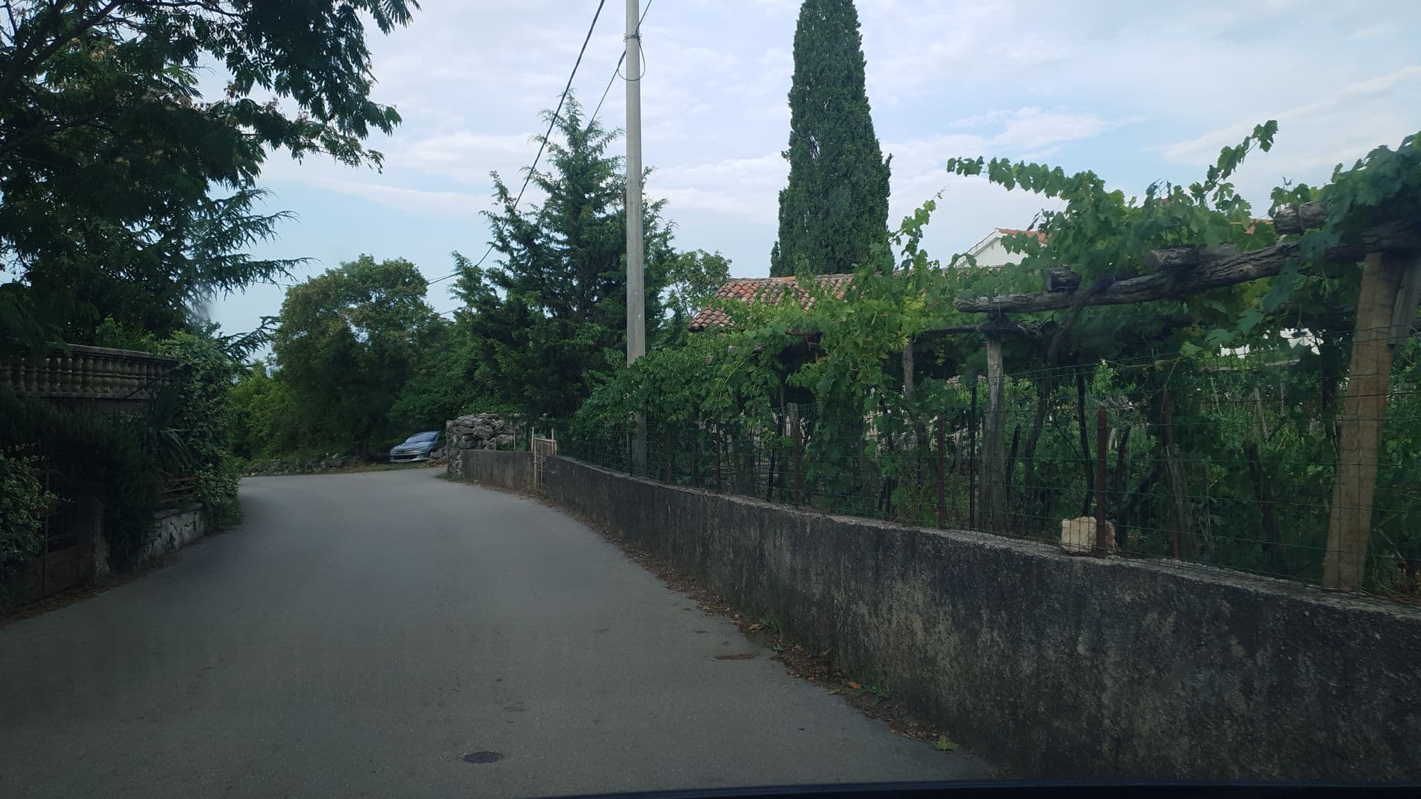 Street view near Guest House Kusen, Njivice — © b166er (CC BY-SA · Mapillary)