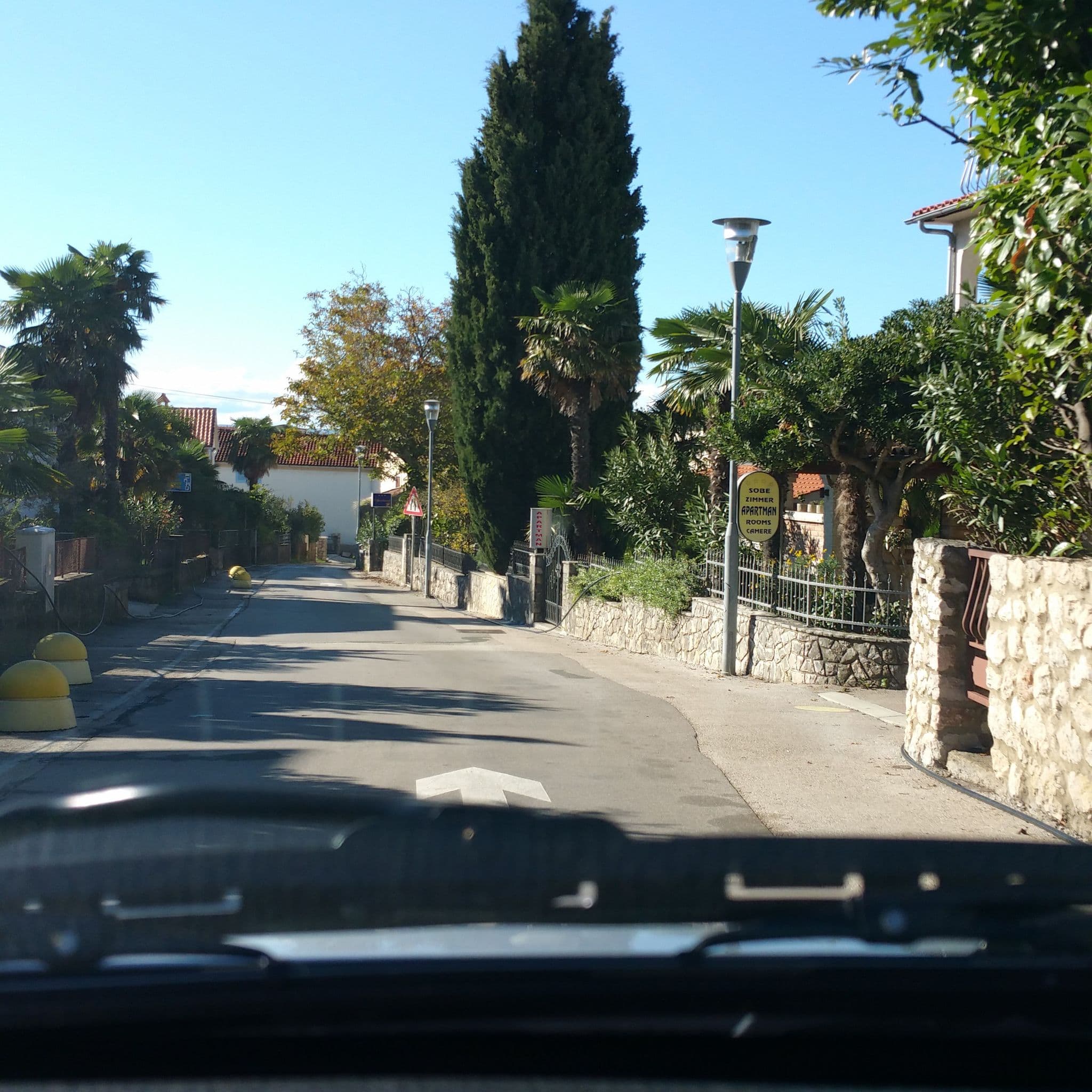 Street view near Apartment Rukavina, Njivice — © kalle385 (CC BY-SA · Mapillary)