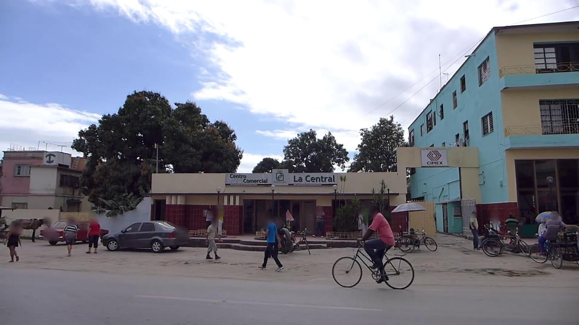 Street view near Casa Airis, Holguín