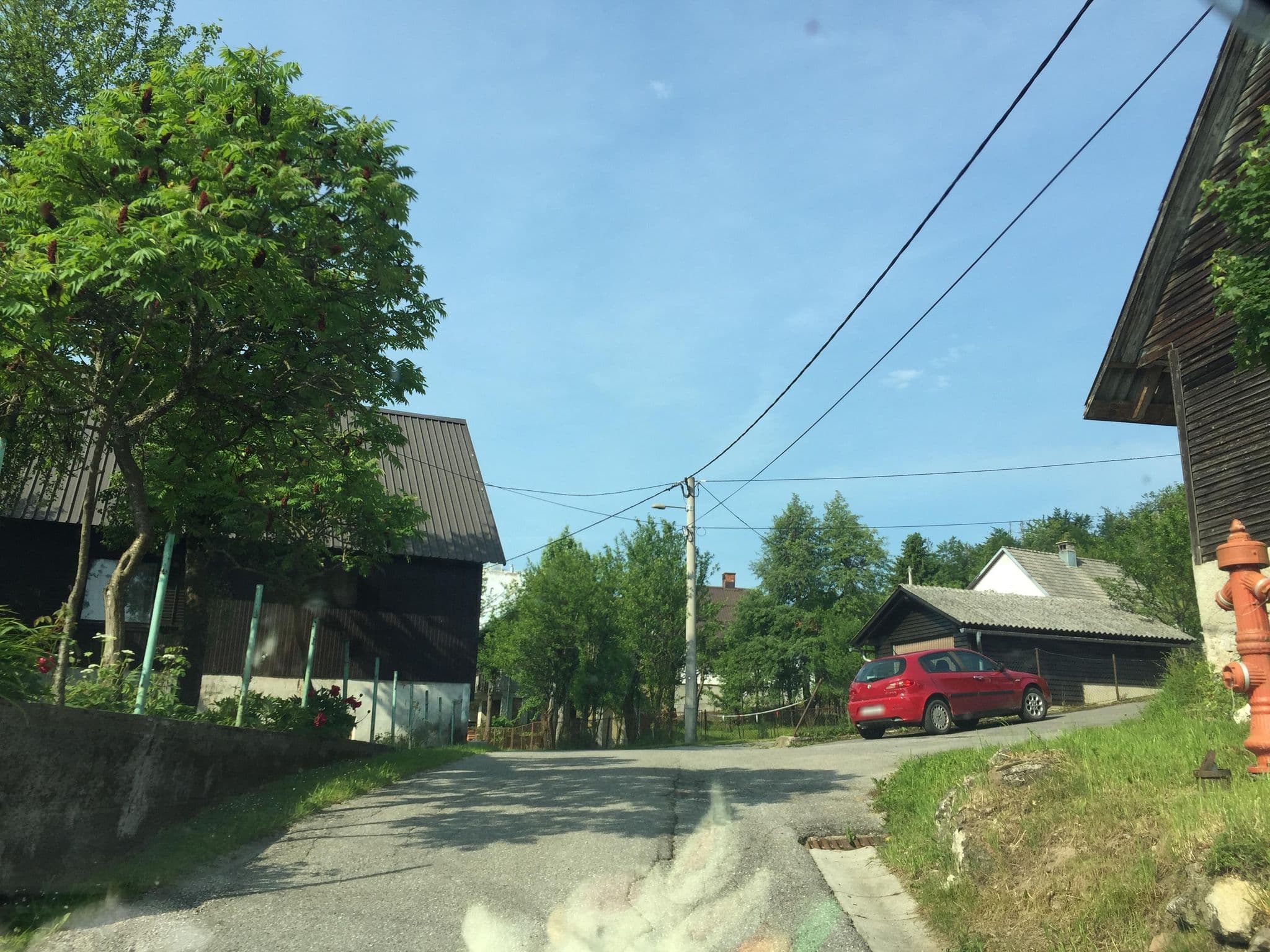 Street view near Sobe ''Kod Zvone'' - Kustići, Otok Pag, Podhum — © igorzo (CC BY-SA · Mapillary)