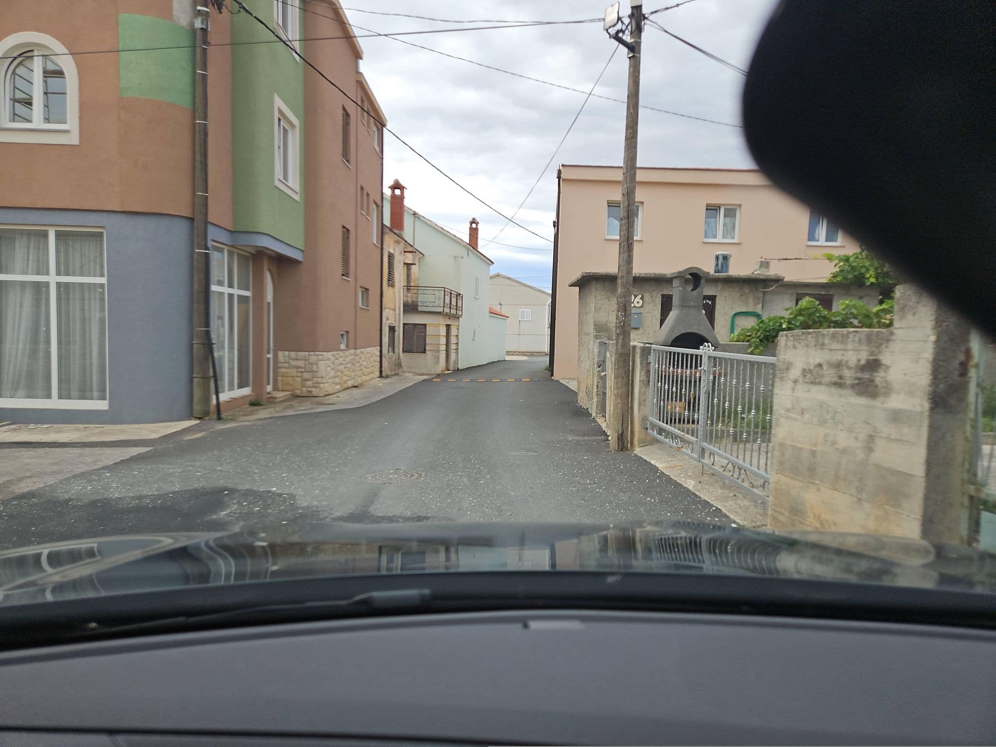 Street view near Milutinov Dvor Apartments, Vrsi — © toho (CC BY-SA · Mapillary)