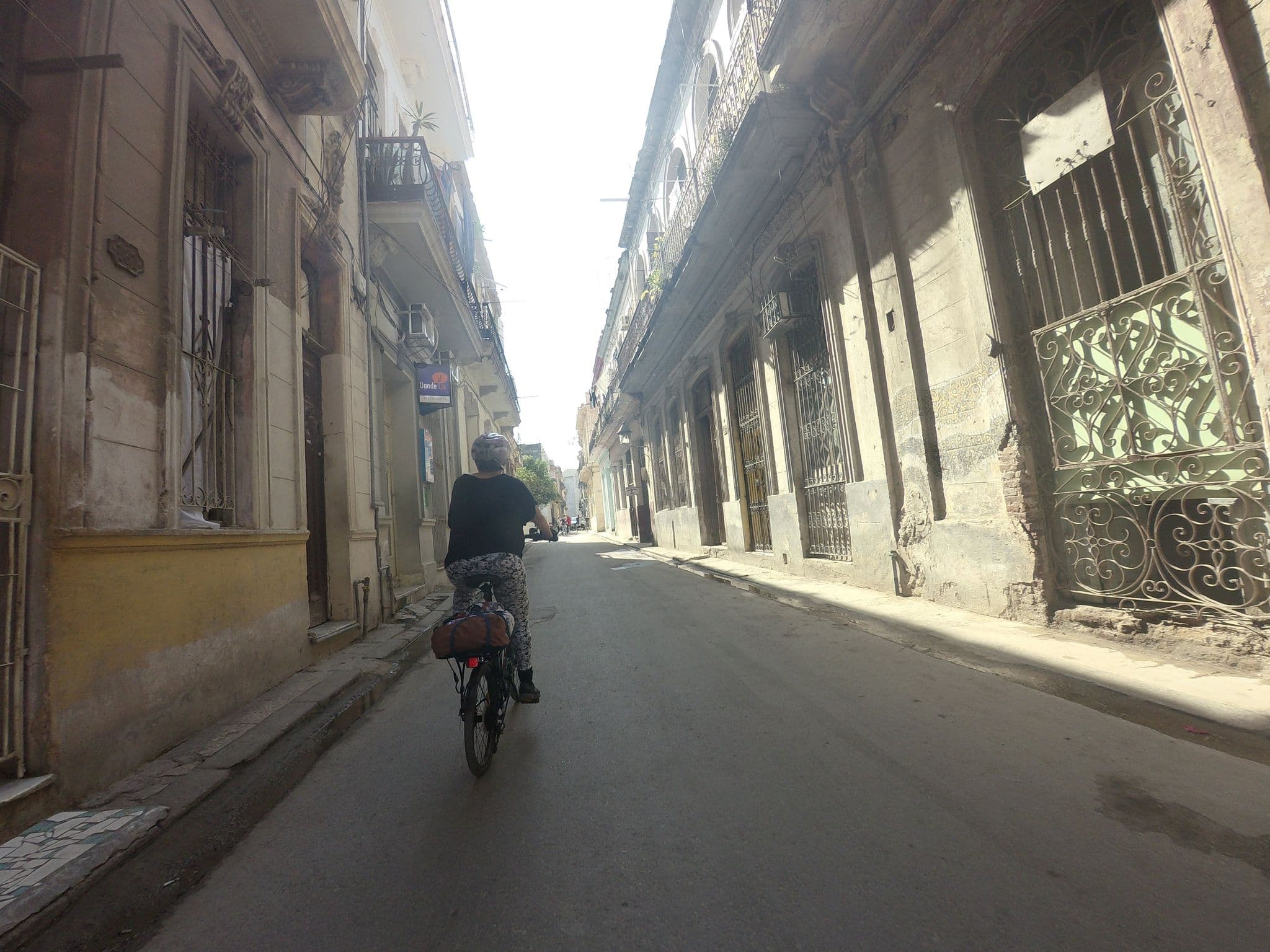 Street view near Hostal Habana 12, La Habana Vieja
