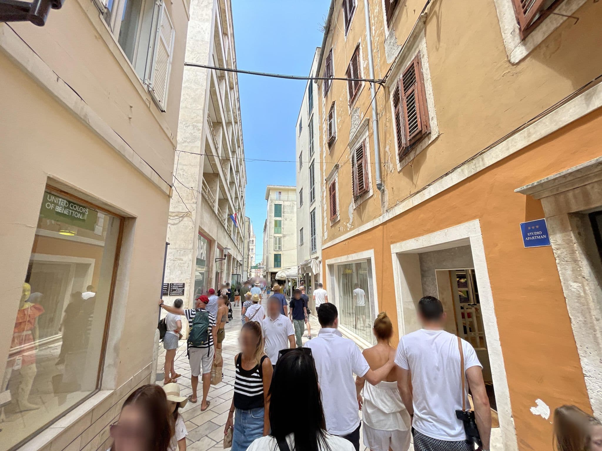 Street view near Apartments Vincent, Zadar — © filipb (CC BY-SA · Mapillary)
