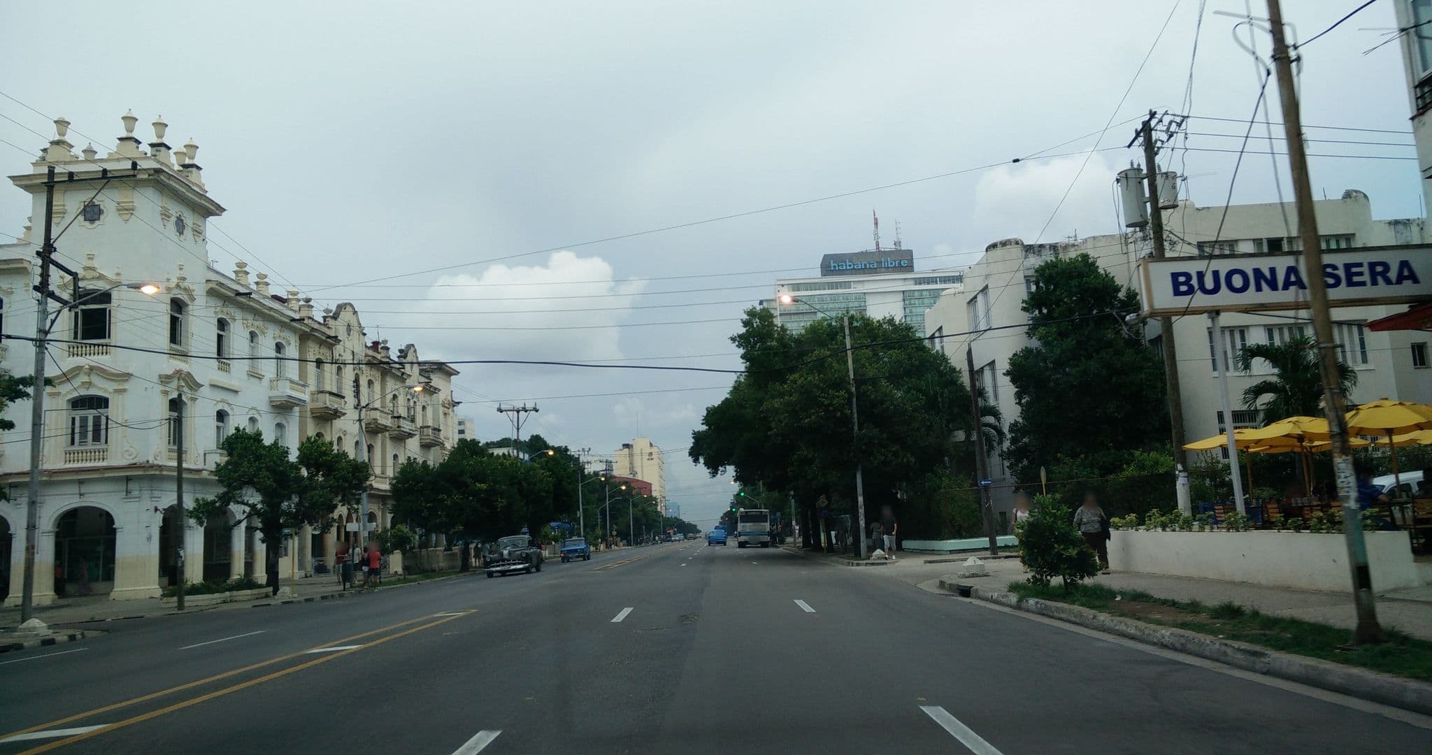 Street view near Vanessa y Aldo, Havana