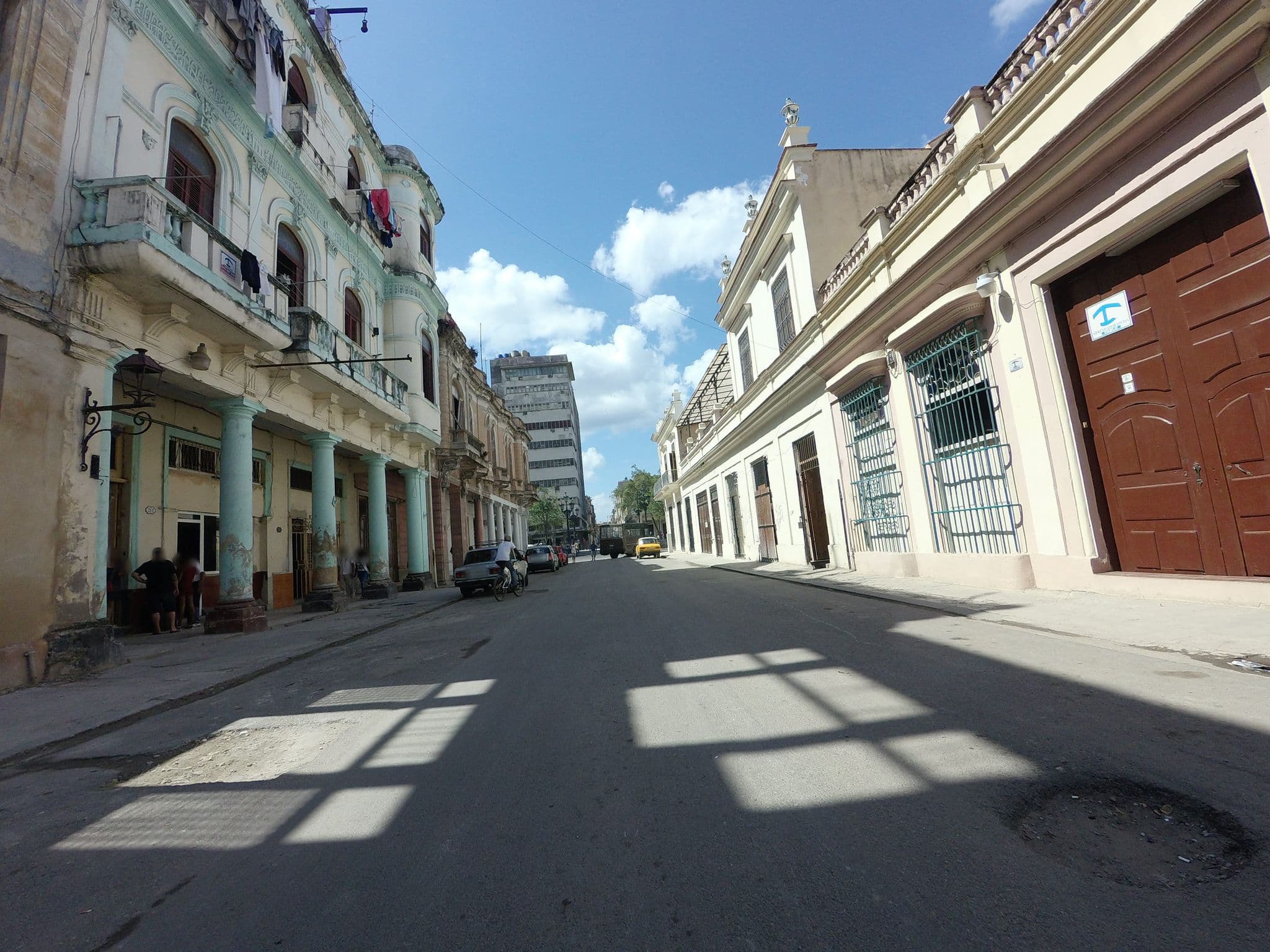 Street view near Casa Pablo Meneses, Centro Habana