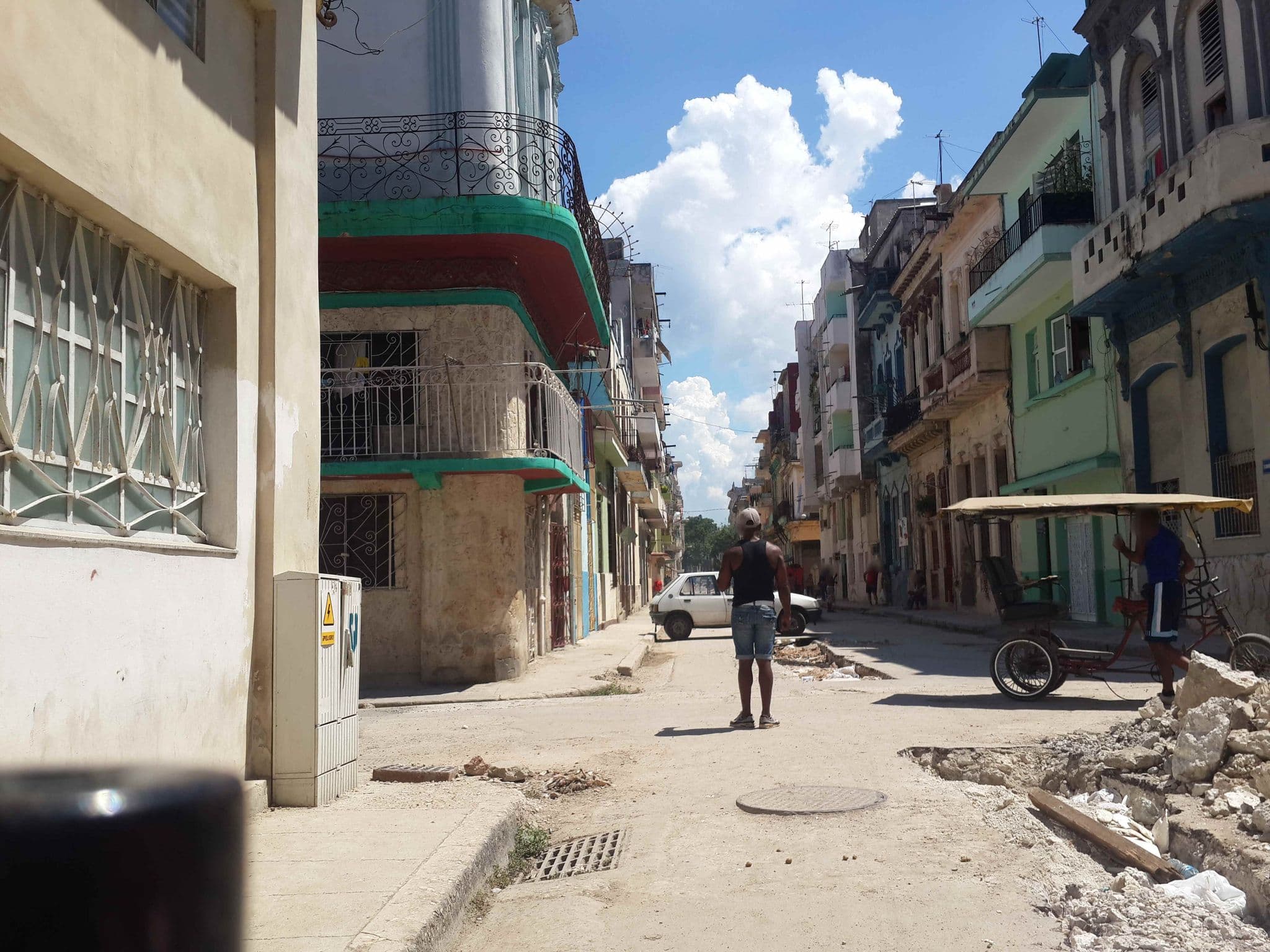 Street view near Casa Orlandito y Yelien, Centro Habana