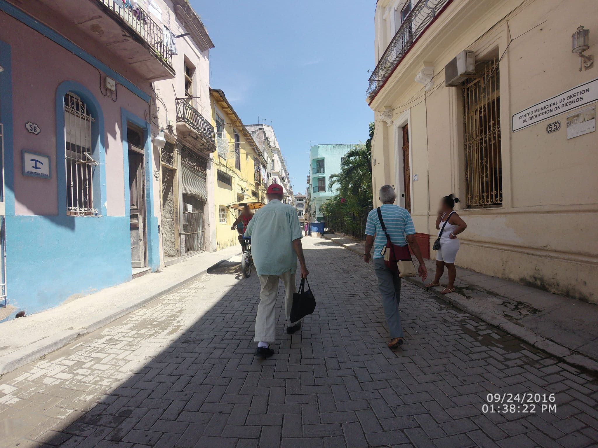 Street view near Cuqui y Jaime, La Habana Vieja