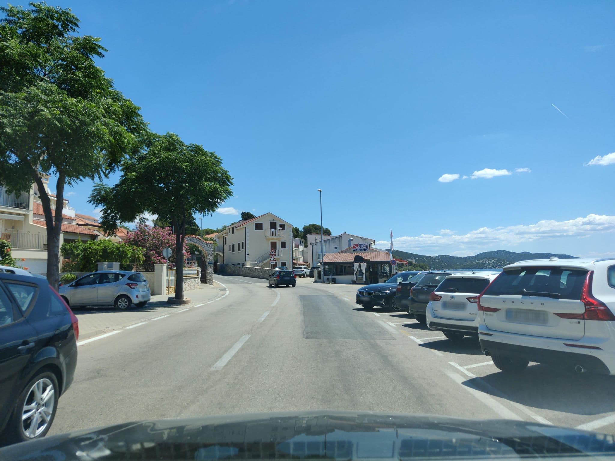 Street view near Apartment Tisno, Tisno — © kietlak (CC BY-SA · Mapillary)