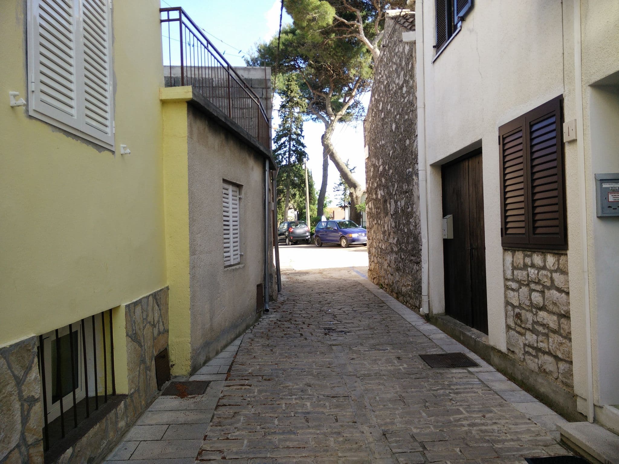 Street view near Mirosun Apartments, Biograd na Moru — © hbogner (CC BY-SA · Mapillary)