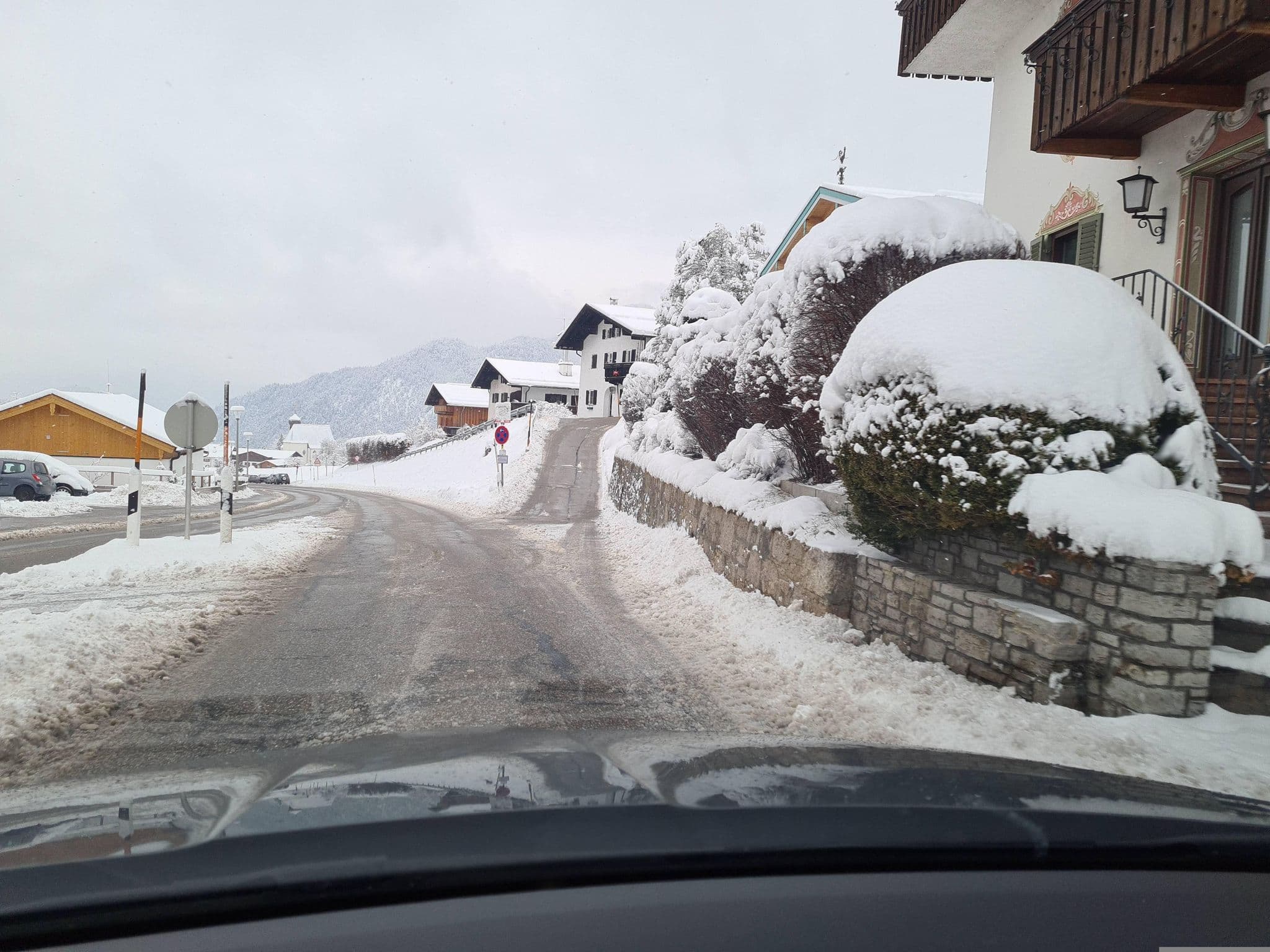 Street view near Landhotel Priesterstein, Hallein — © schermy_at (CC BY-SA · Mapillary)