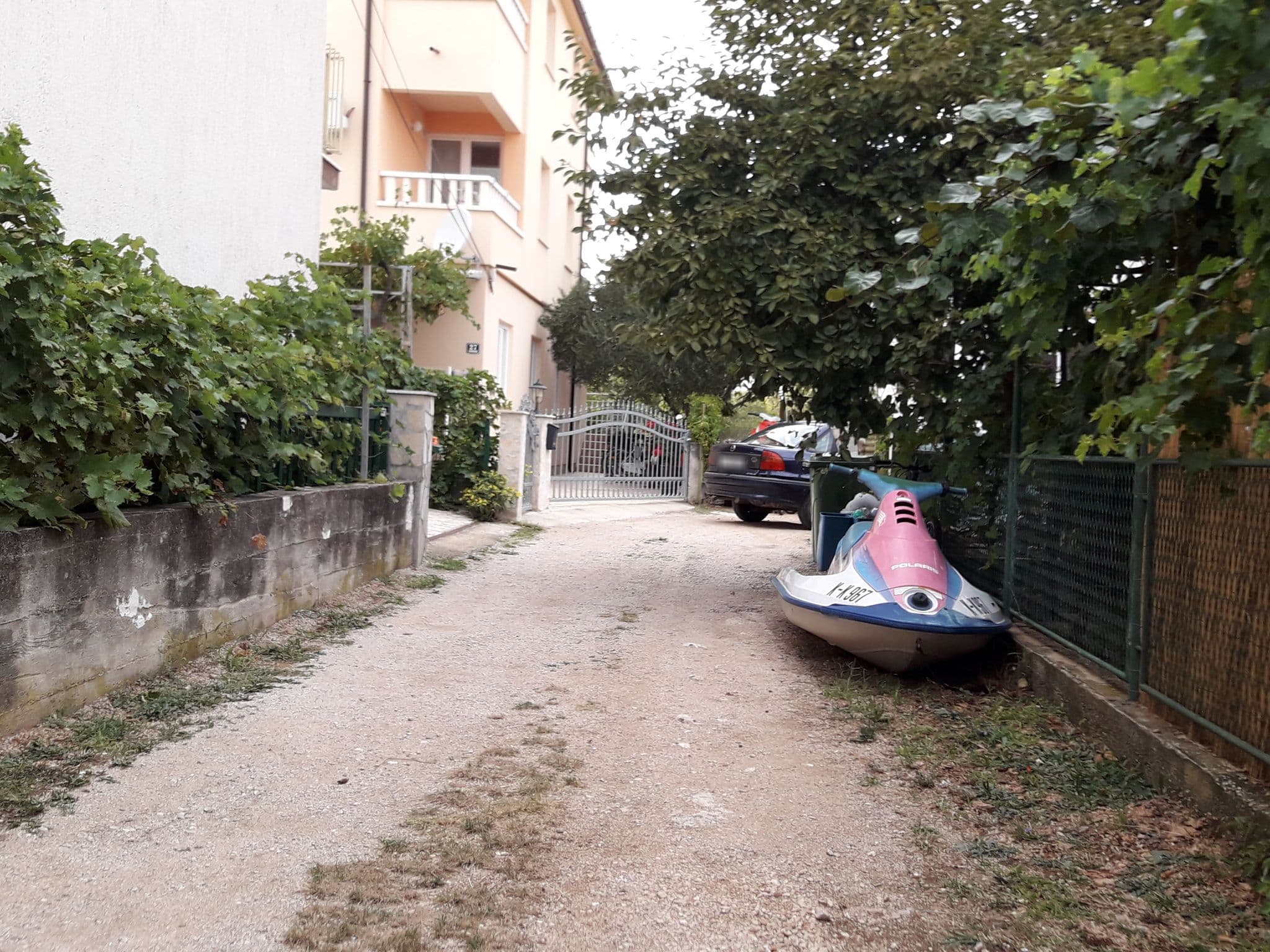 Street view near Apartments Tare, Vodice — © qmell (CC BY-SA · Mapillary)