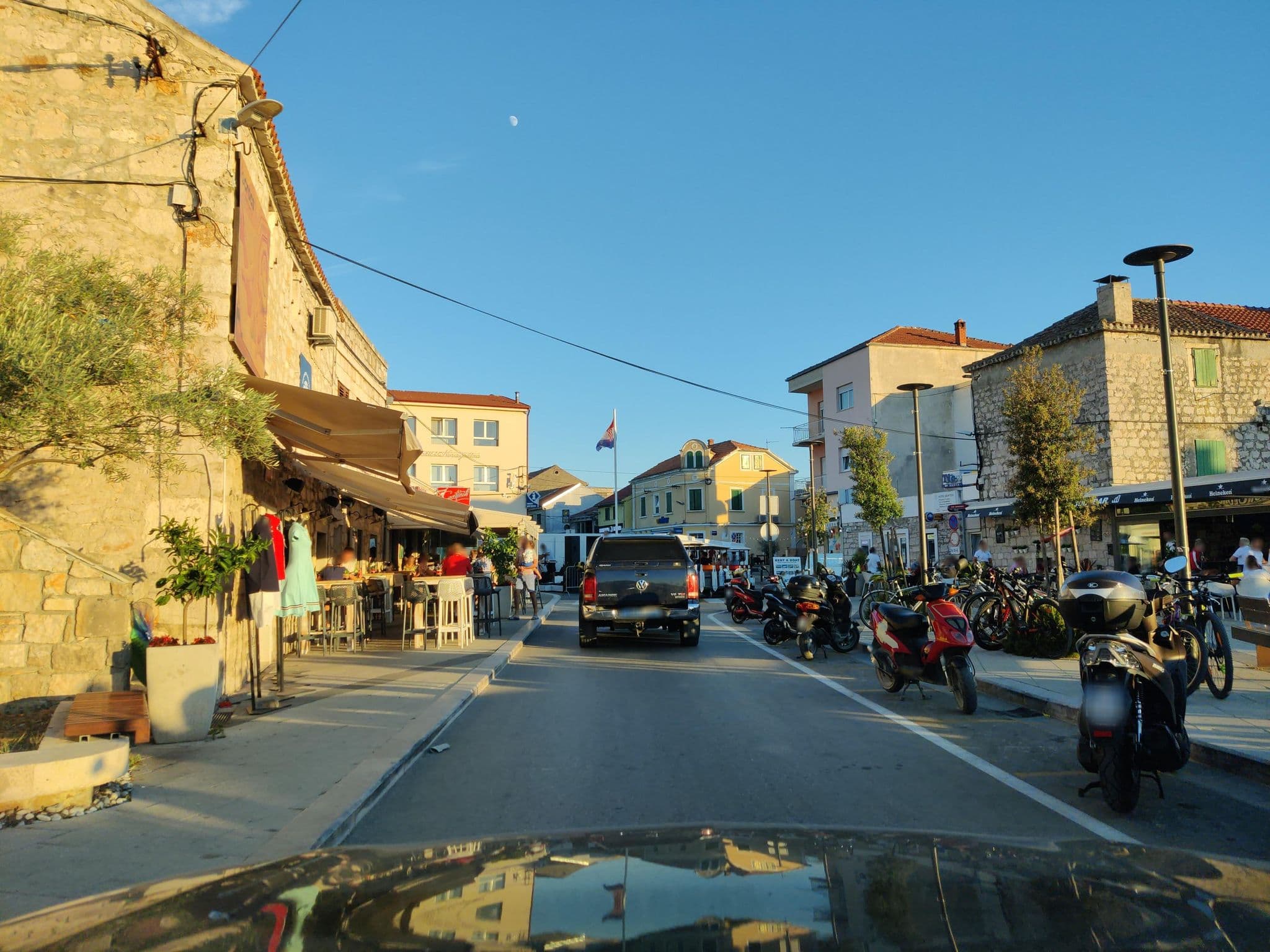 Street view near Harbor Terrace, Murter — © kietlak (CC BY-SA · Mapillary)