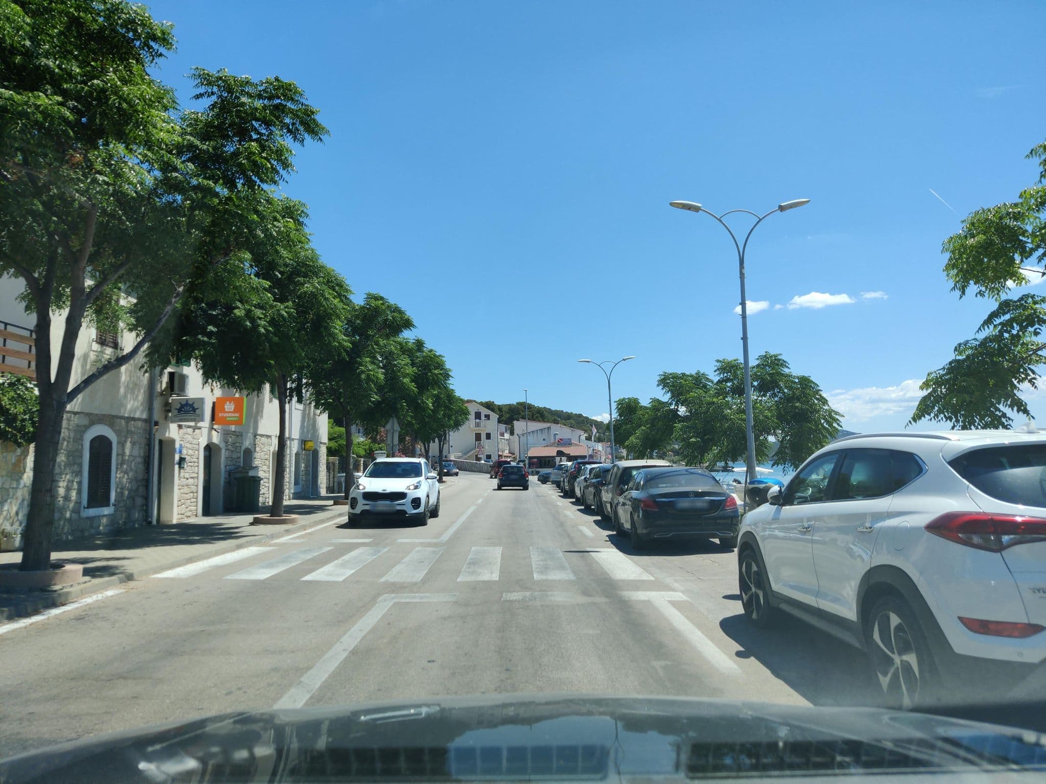 Street view near K&M Apartments, Tisno — © kietlak (CC BY-SA · Mapillary)