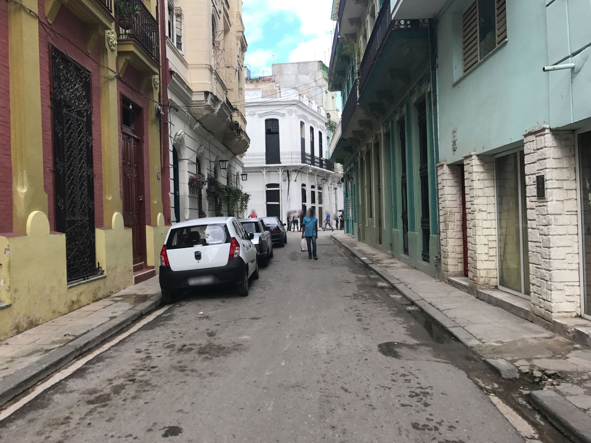 Street view near Casa Vitrales, La Habana Vieja