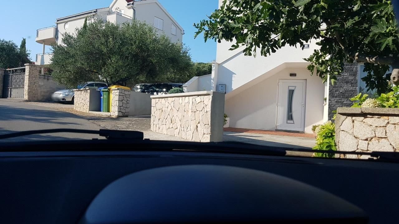 Street view near Apartmani Daniela, Murter — © mik007 (CC BY-SA · Mapillary)