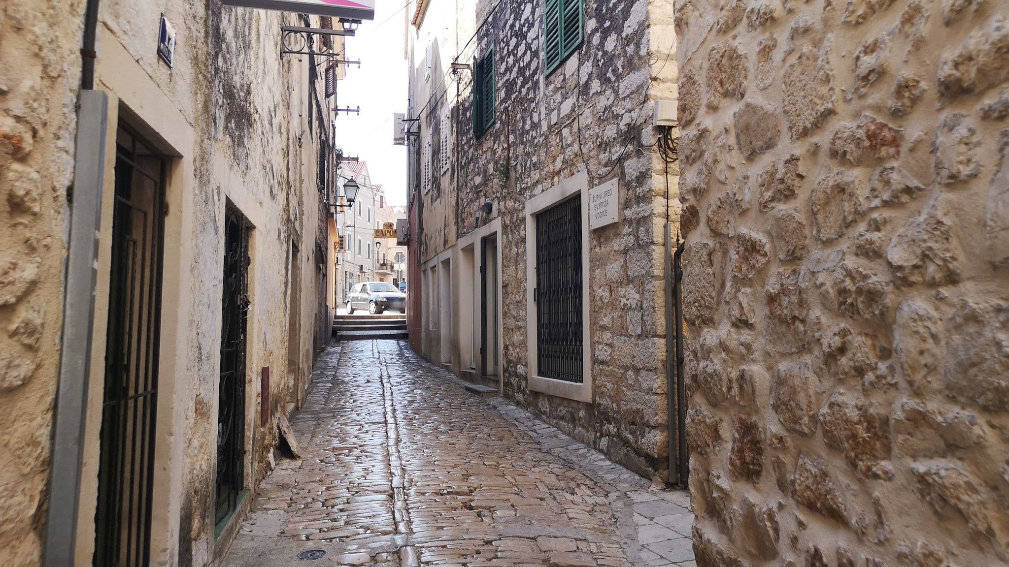 Street view near UGOSTITELJSKO - TRGOVAČKI OBRT  HRGA  VODICE, PAVLA ŠUBIĆA 5C., vl. HRVOJE HRGOVIĆ, Vodice — © moon4 (CC BY-SA · Mapillary)
