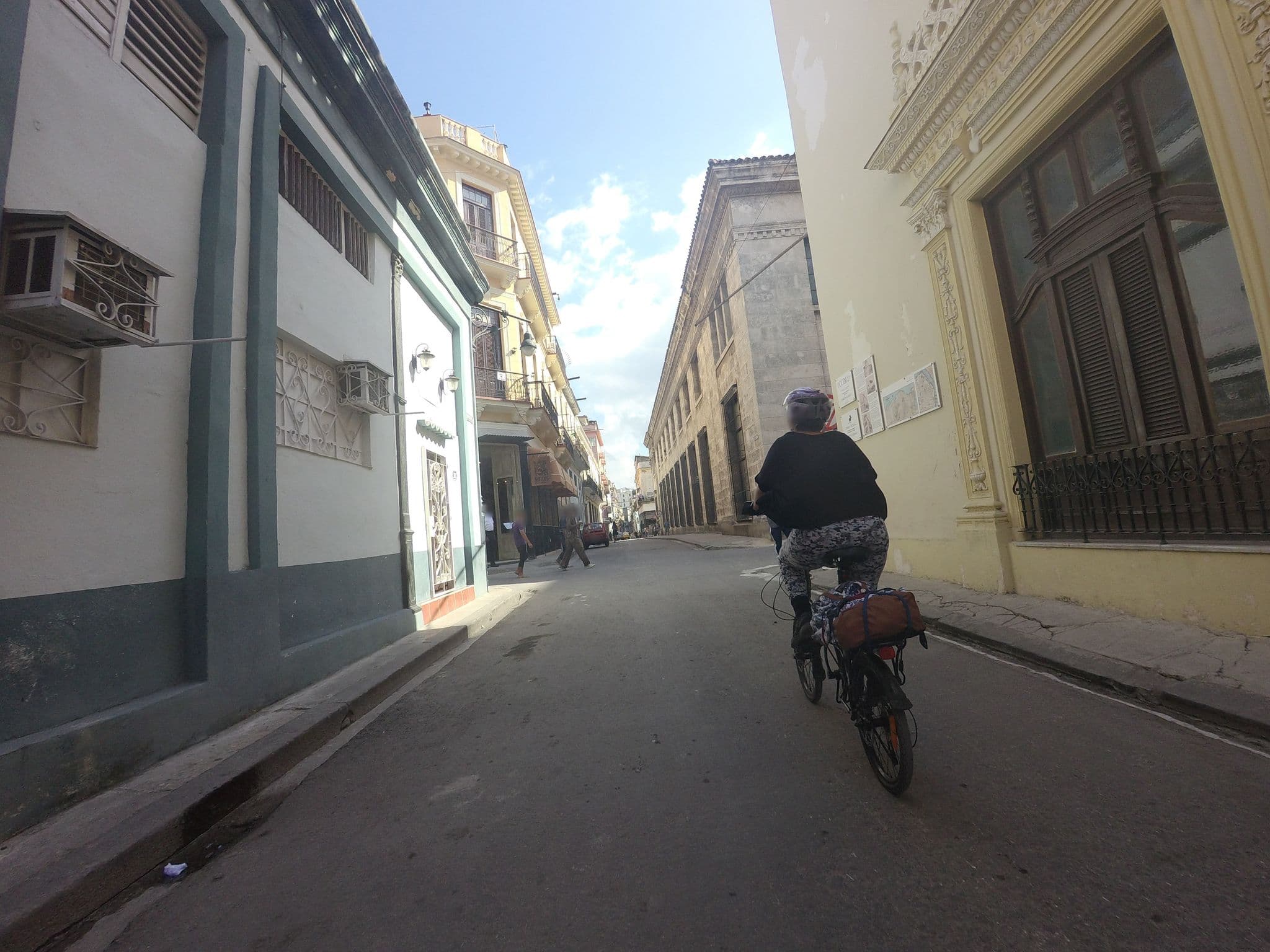 Street view near Hostal Inside, La Habana Vieja
