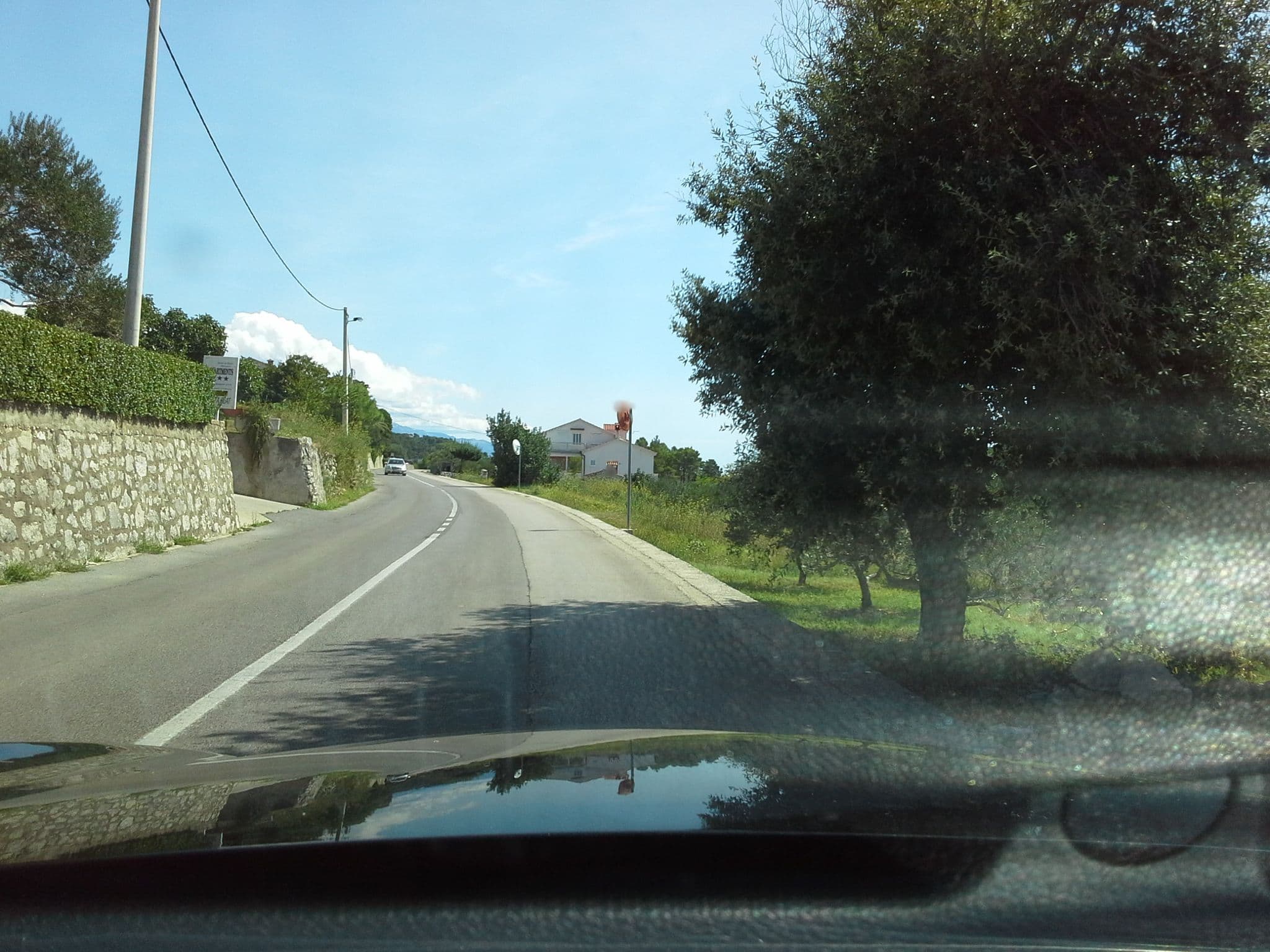 Street view near Apartments Vesna, Kampor — © klypern (CC BY-SA · Mapillary)