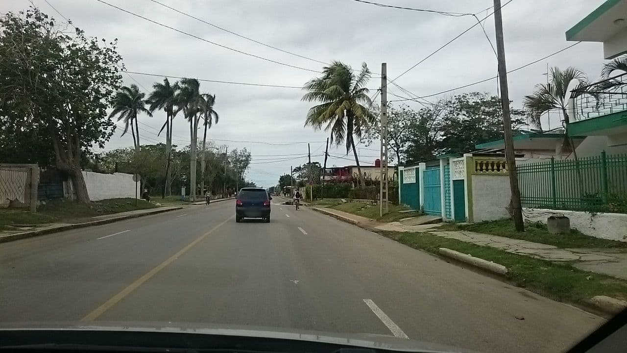 Street view near La Lupe, Guanabo
