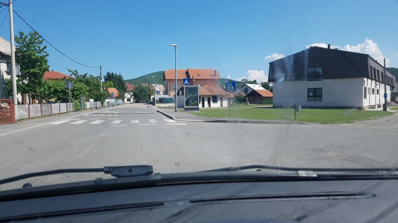 Street view near Albatros Guest House and Restaurant, Lički Osik — © mik007 (CC BY-SA · Mapillary)