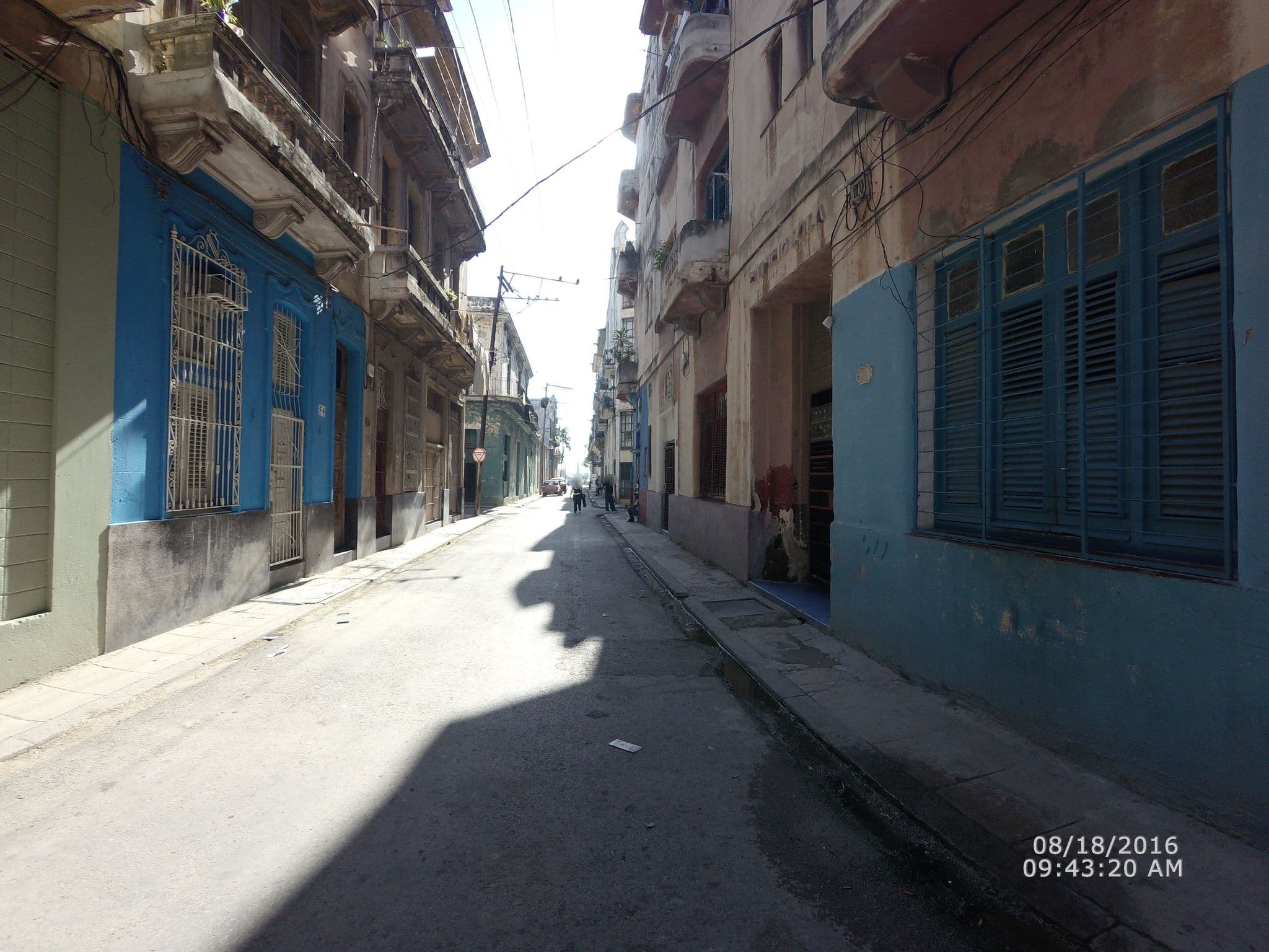 Street view near Las Mercedes, La Habana Vieja