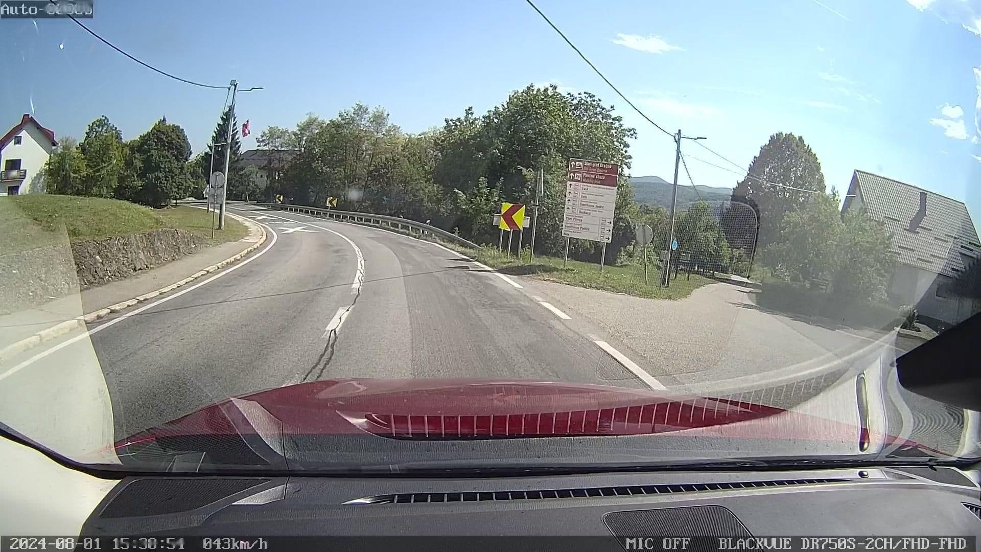 Street view near The White House, Slunj — © rdnnk (CC BY-SA · Mapillary)