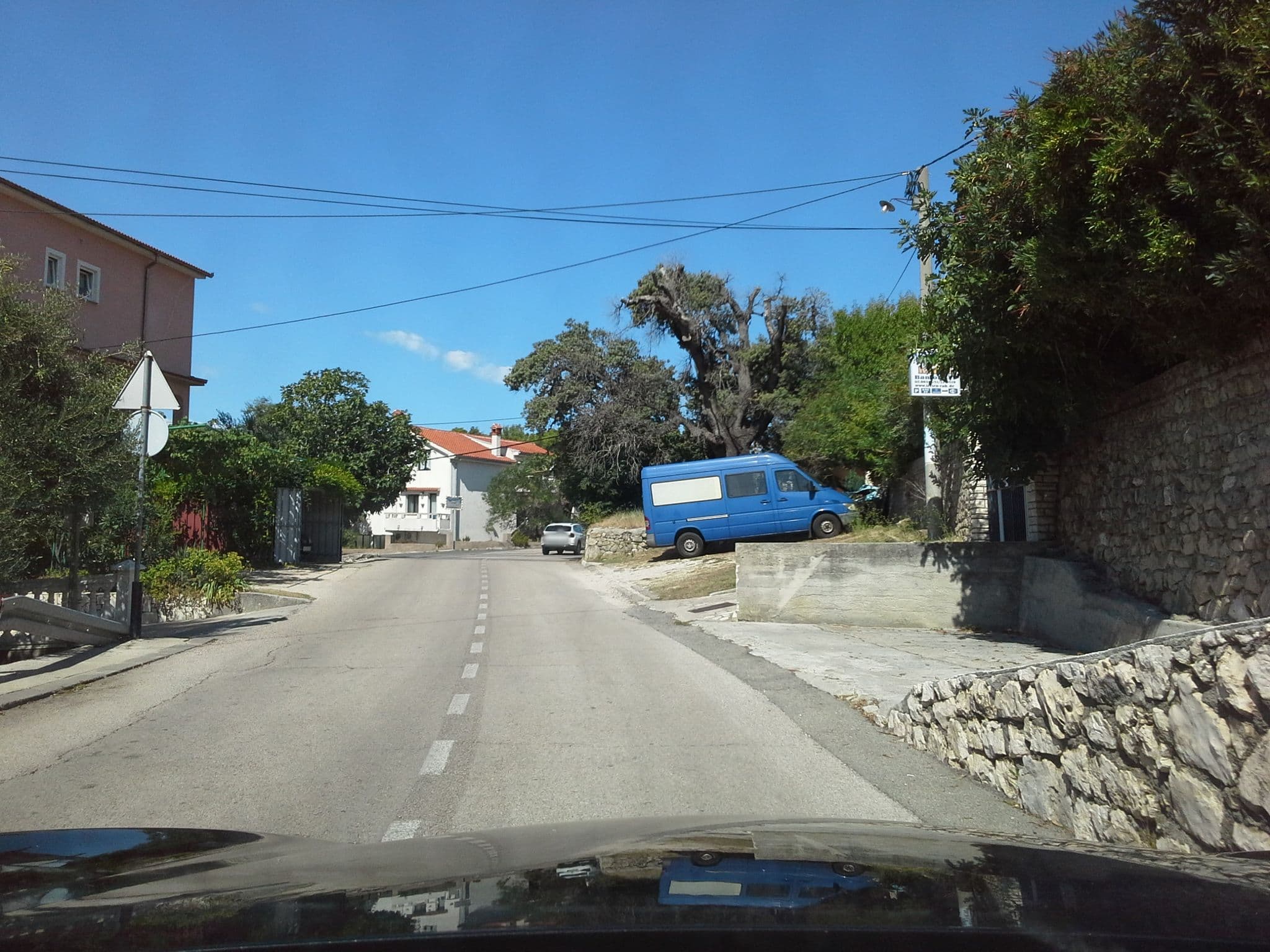 Street view near Apartment Šimičić 2807, Banjol — © klypern (CC BY-SA · Mapillary)