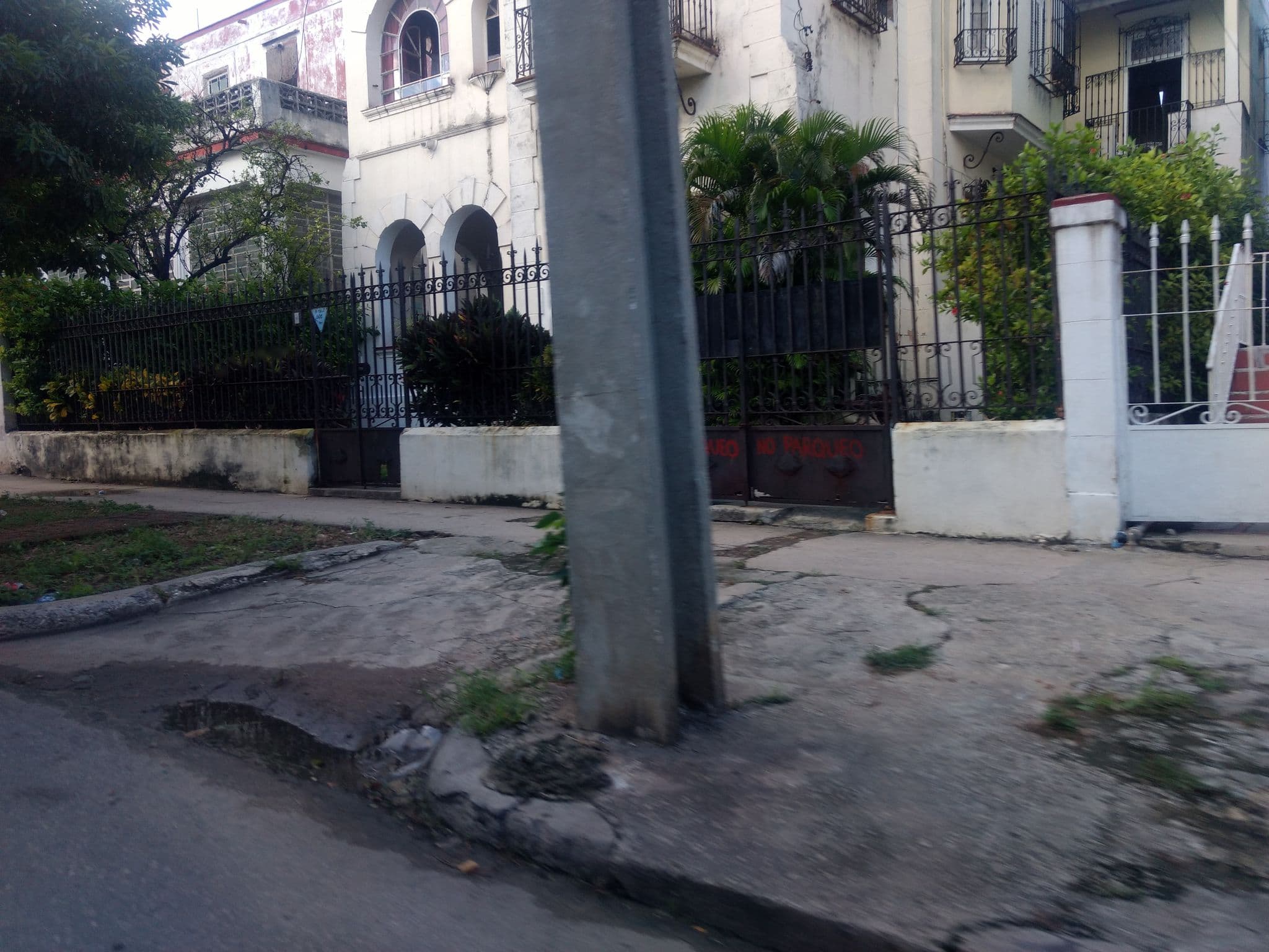 Street view near Yolanda's B&B, Vedado — © mapeadora (CC BY-SA · Mapillary)