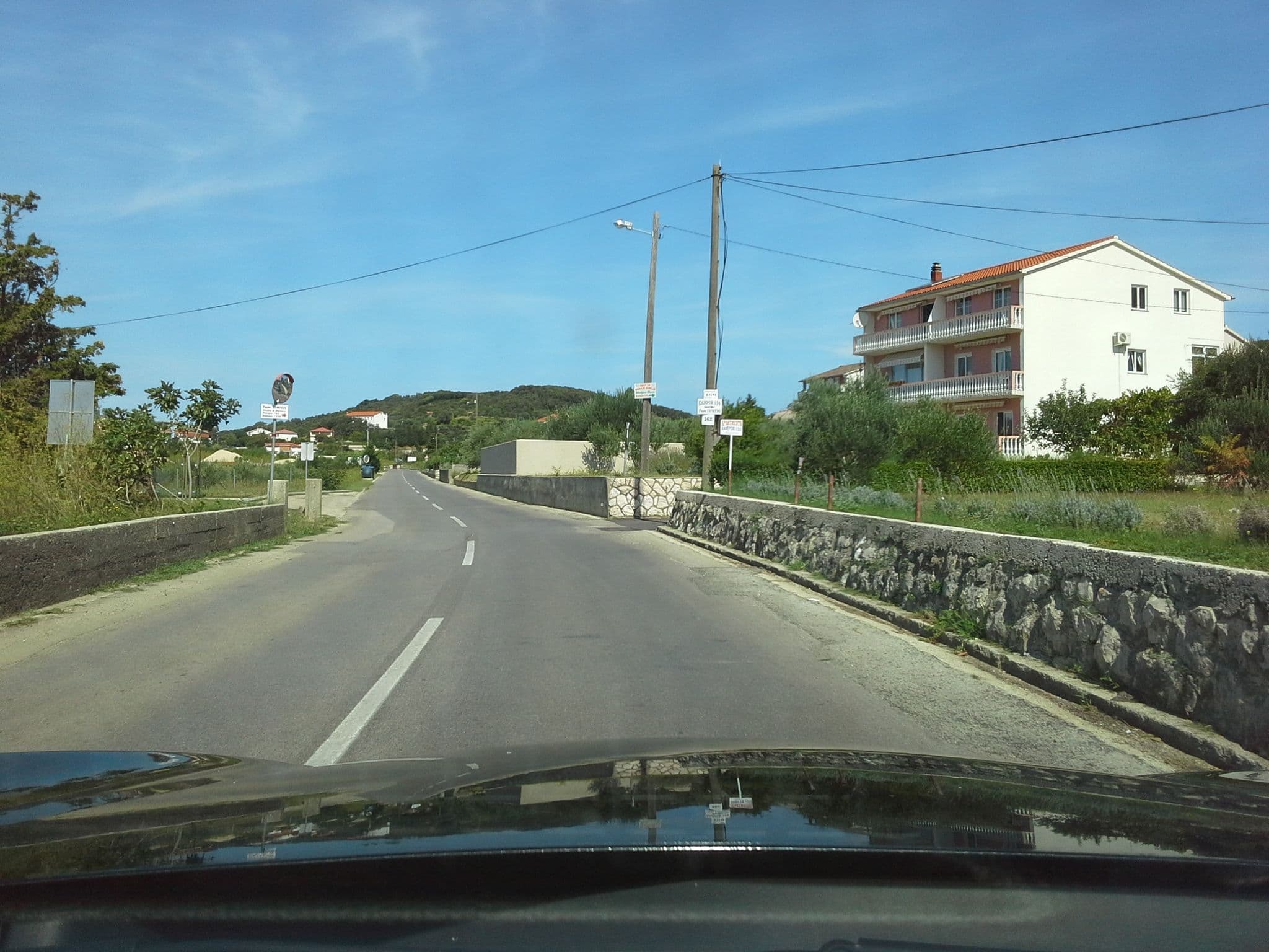 Street view near Apartments Campi Rab, Kampor — © klypern (CC BY-SA · Mapillary)